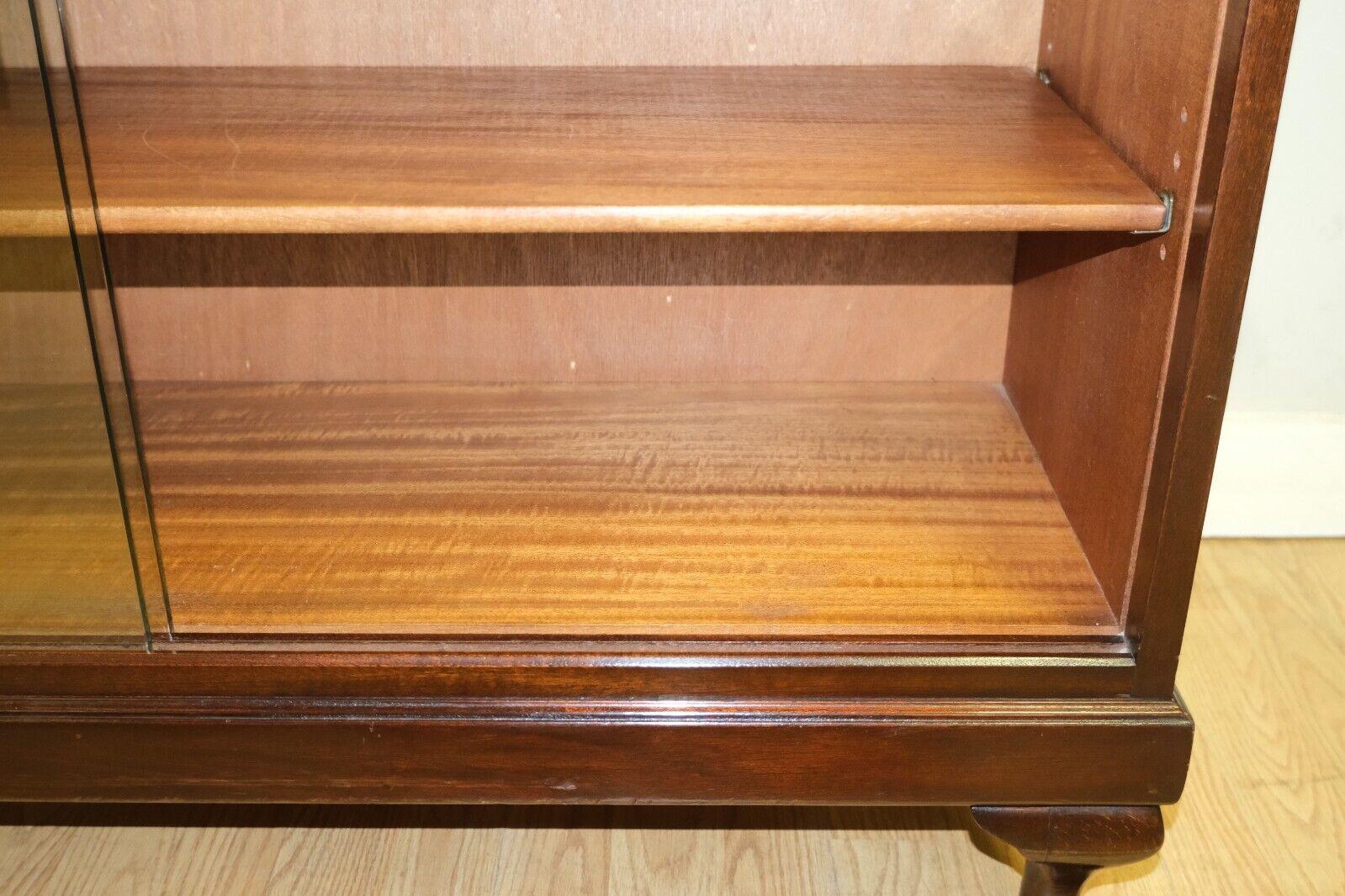 Glass LOVELY STRONGBOW HARDWOOD DiSPLAY CABINET SLIDING GLASS DOORS ON CABRIOLE LEGS