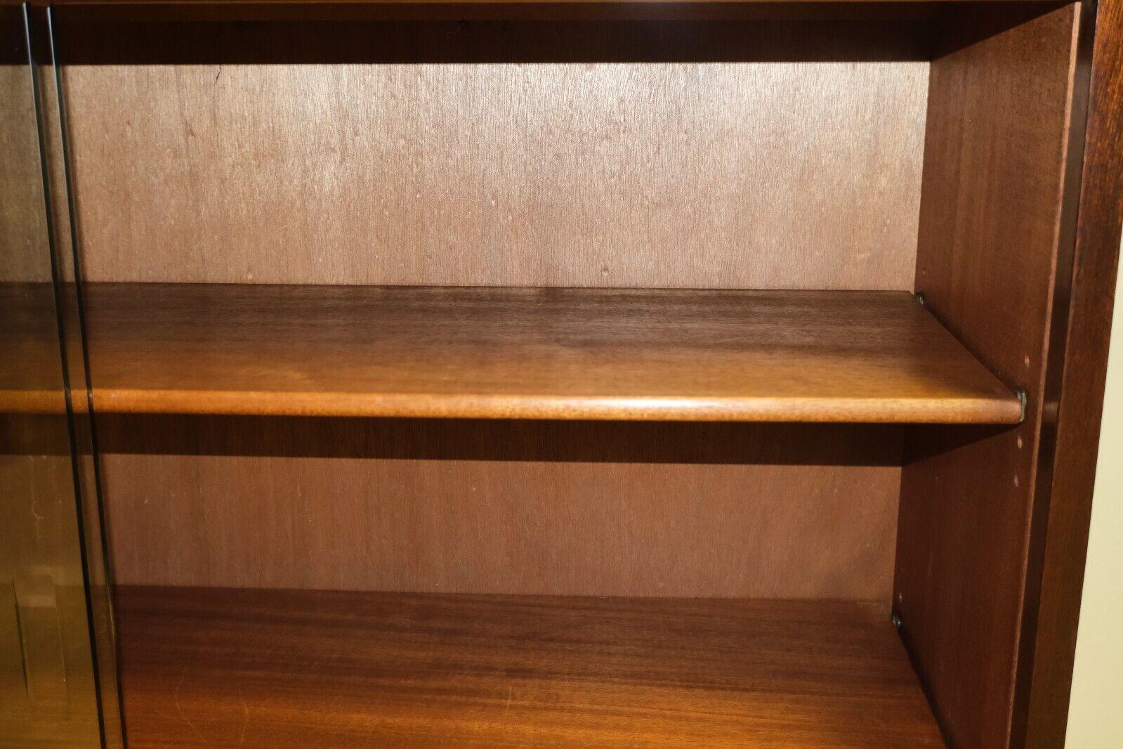 LOVELY STRONGBOW HARDWOOD DiSPLAY CABINET SLIDING GLASS DOORS ON CABRIOLE LEGS 1