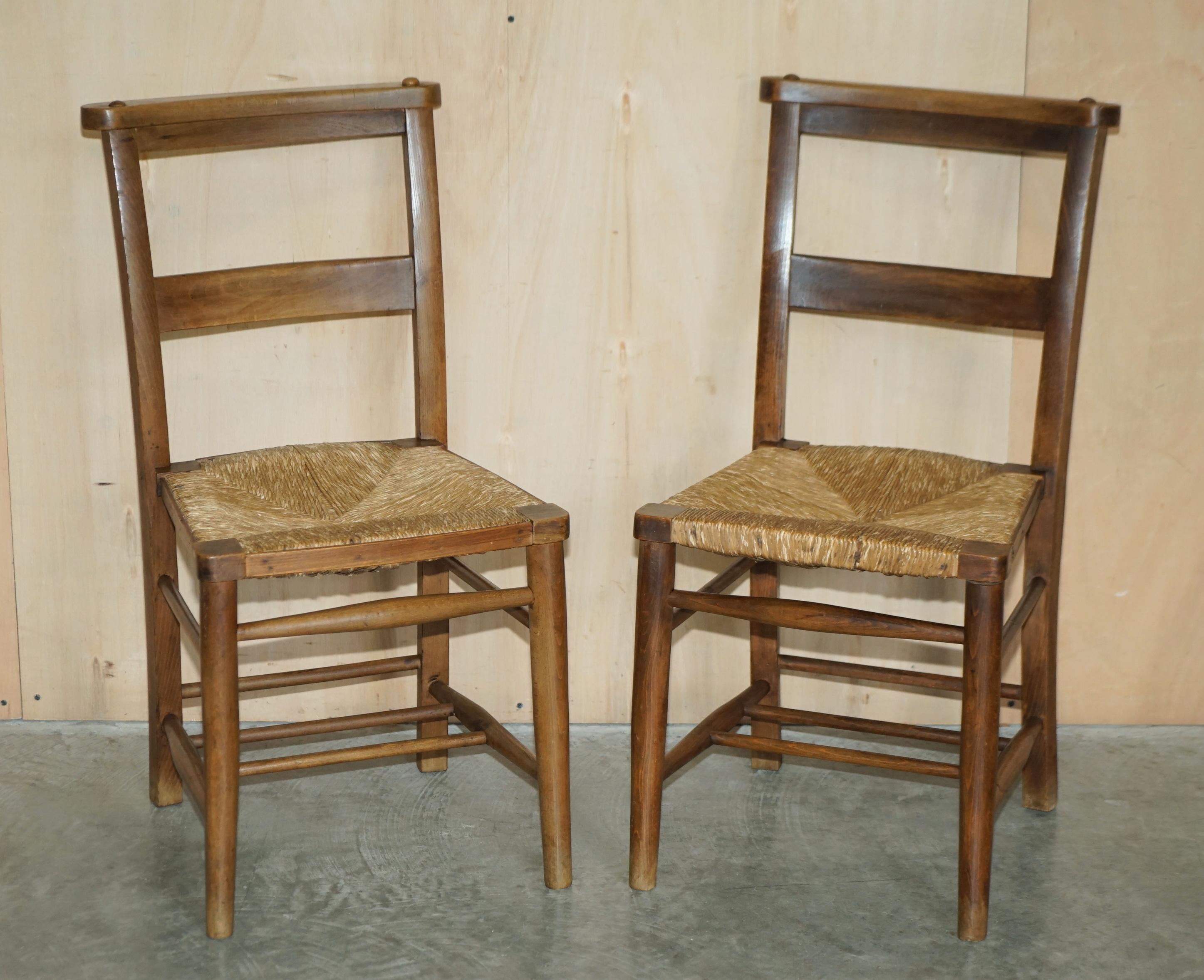 We are delighted to offer for sale this lovely suite of six original Dutch circa 1860 Ladder back rush seat dining chairs.

A very good looking and well-made suite, the timber is all solid oak, the seats the original rush woven straw, these are