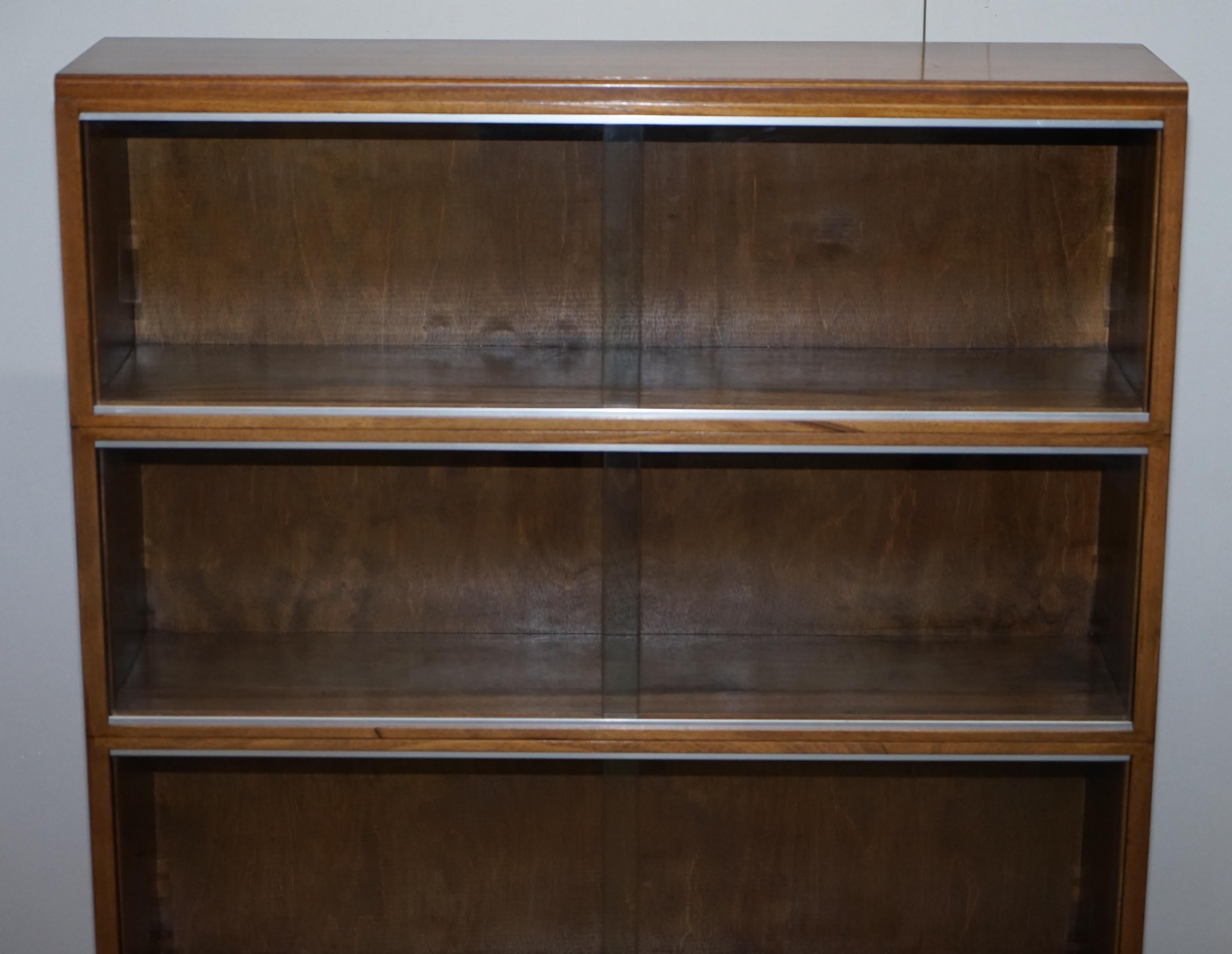 Lovely Suite of Three Minty Oxford Modualr Stacking Bookcases Hardwood Frames For Sale 4