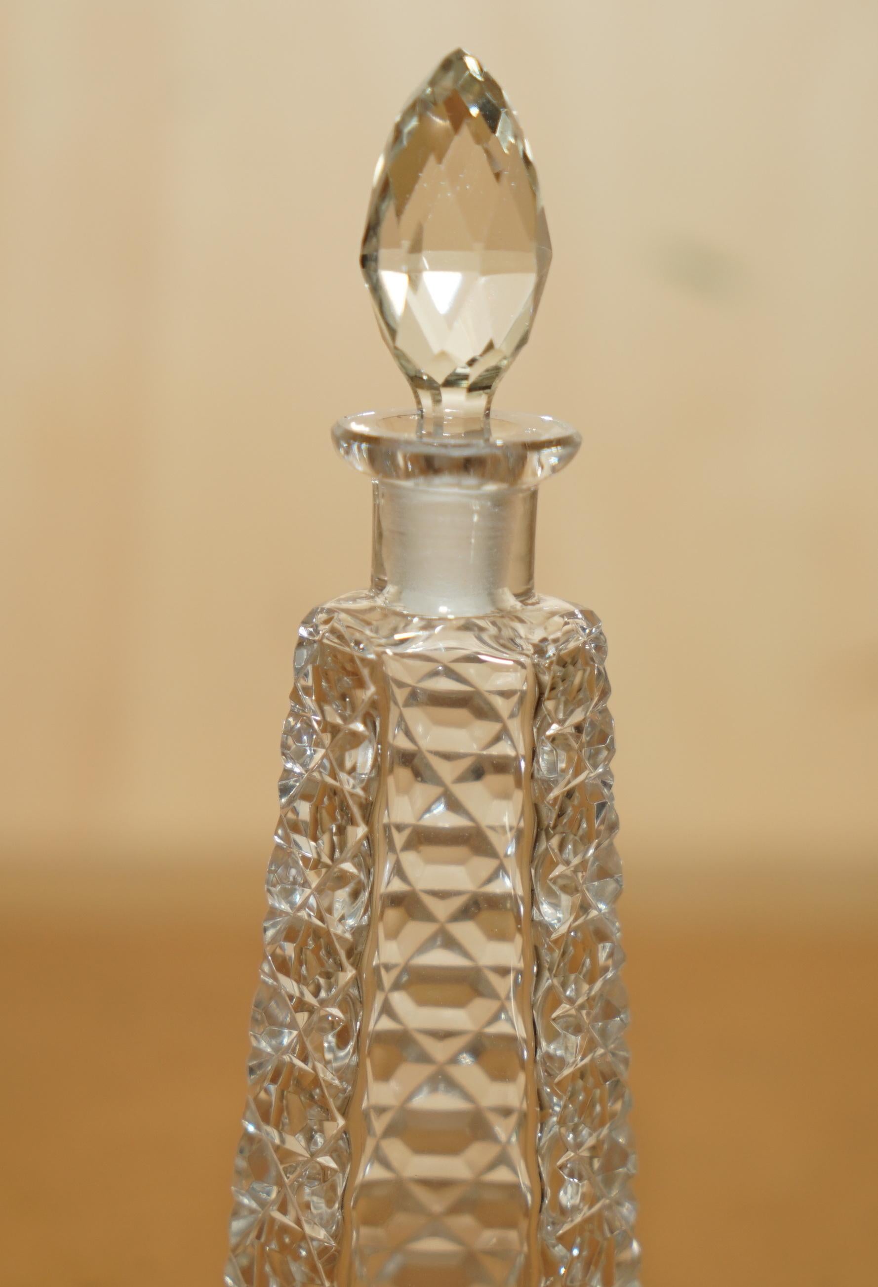 LOVELY TALL ANTIQUE CUT GLASS CRYSTAL COLLECTABLE DRESSiNG TABLE BOTTLE PERFUME in vendita 2