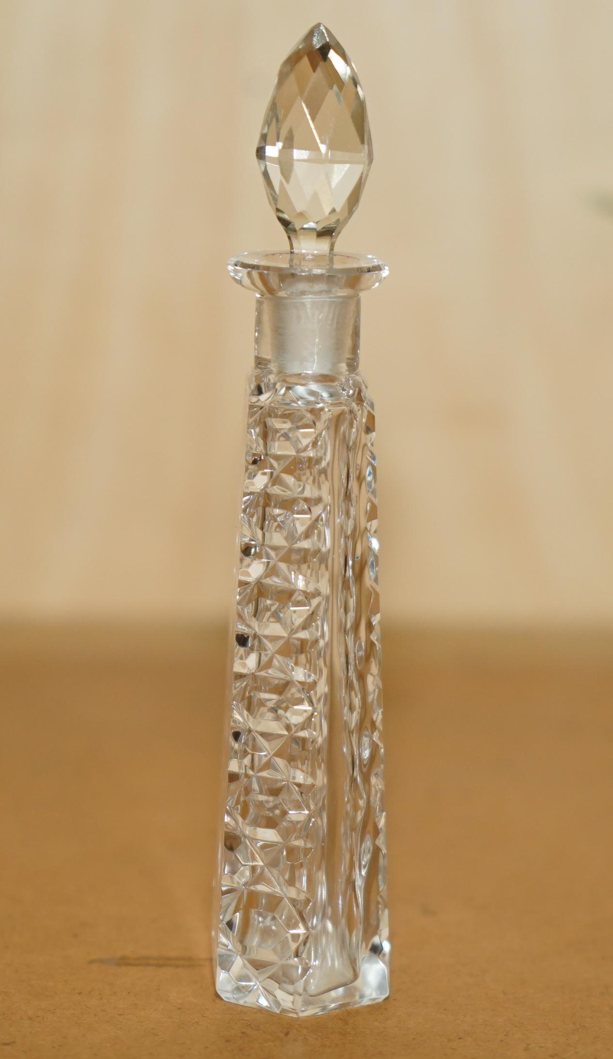 LOVELY TALL ANTIQUE CUT GLASS CRYSTAL COLLECTABLE DRESSiNG TABLE BOTTLE PERFUME in vendita 3