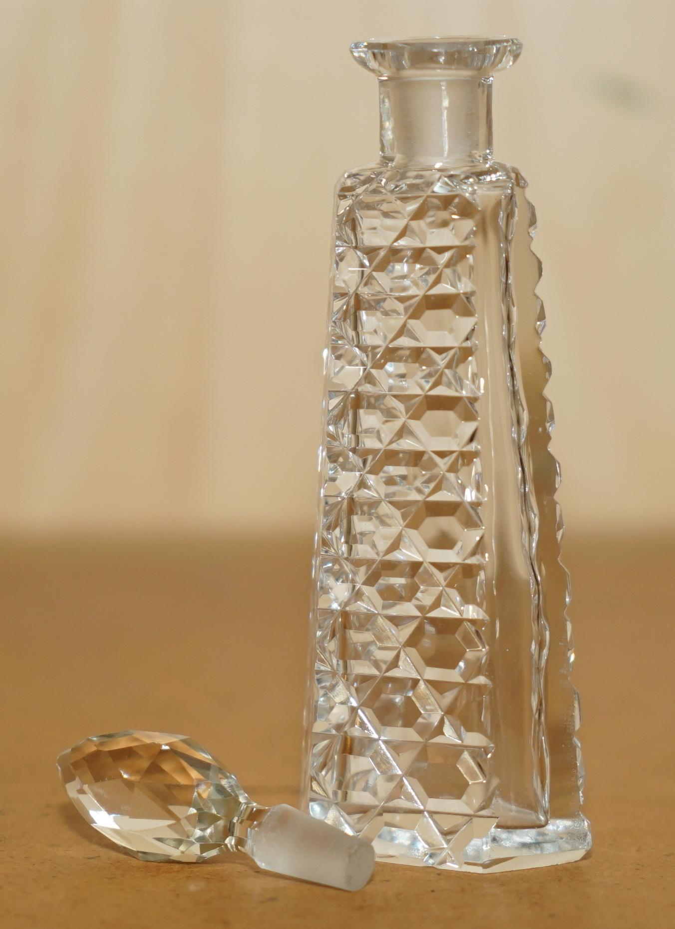LOVELY TALL ANTIQUE CUT GLASS CRYSTAL COLLECTABLE DRESSiNG TABLE BOTTLE PERFUME in vendita 4