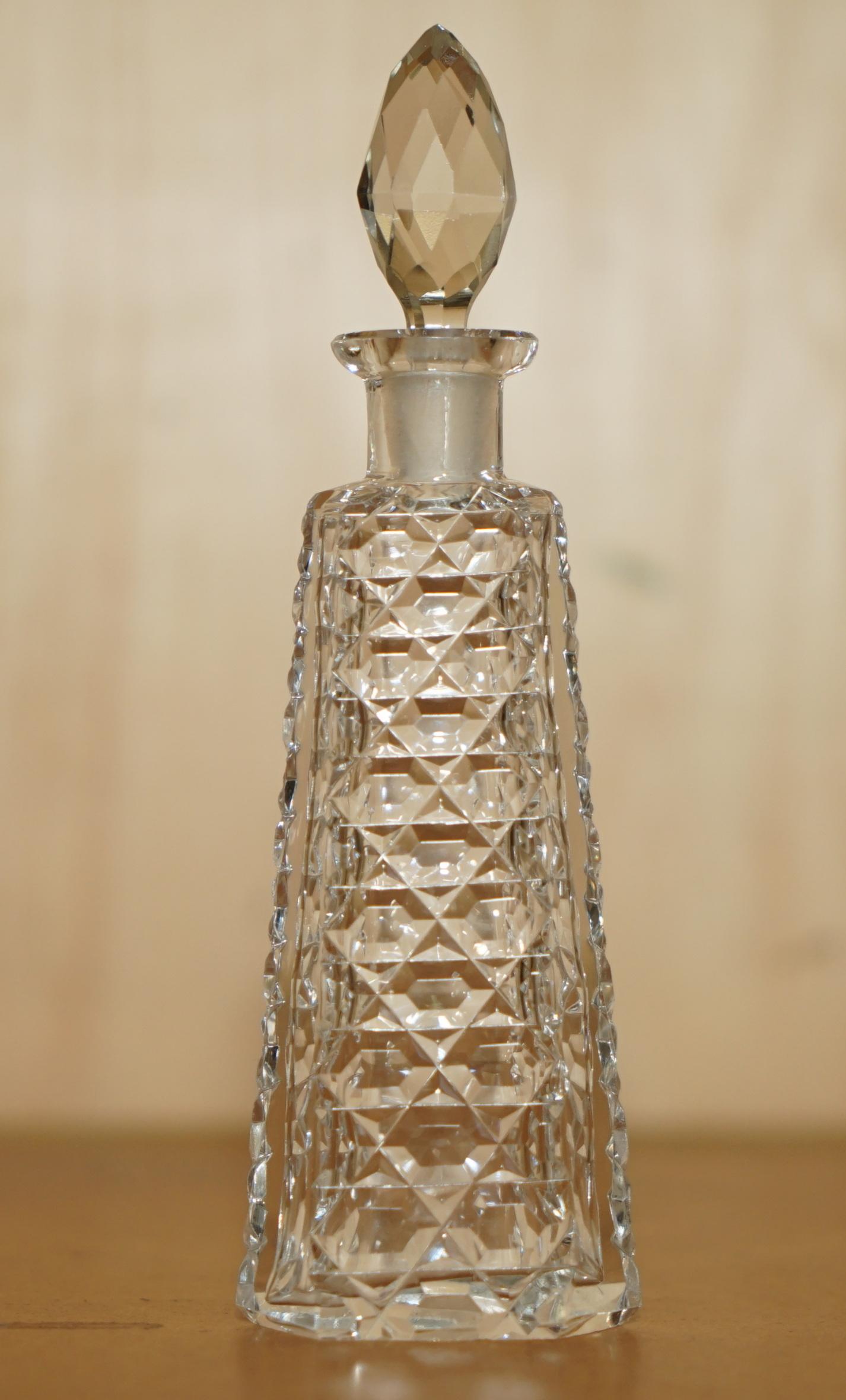 Art Déco LOVELY TALL ANTIQUE CUT GLASS CRYSTAL COLLECTABLE DRESSiNG TABLE BOTTLE PERFUME in vendita