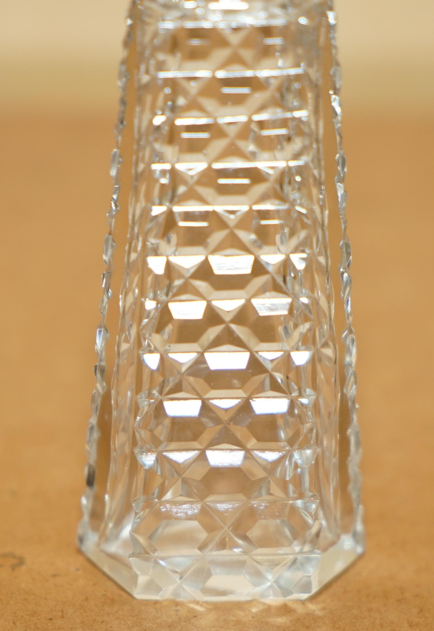Inizio XX secolo LOVELY TALL ANTIQUE CUT GLASS CRYSTAL COLLECTABLE DRESSiNG TABLE BOTTLE PERFUME in vendita