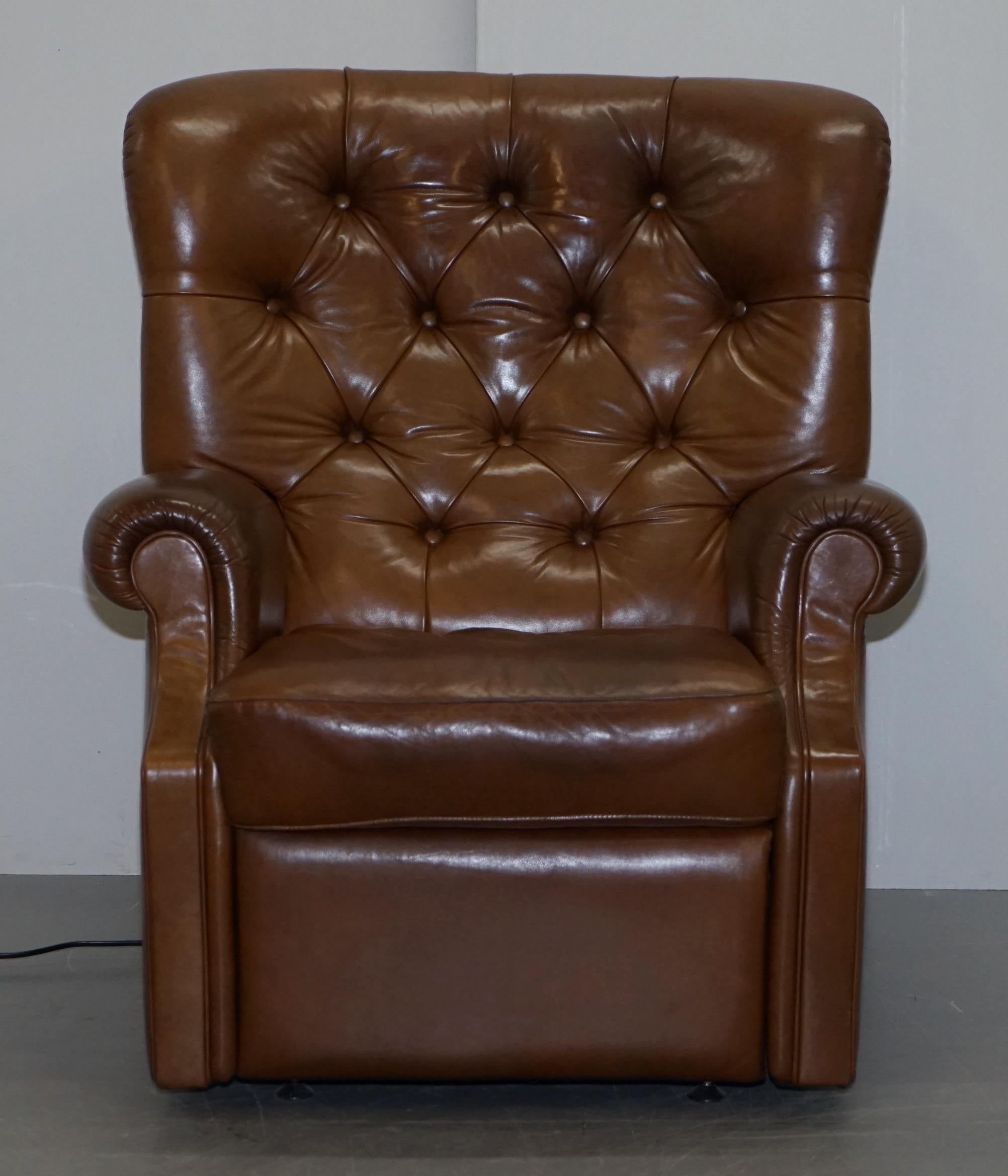 We are delighted to offer for sale this tan brown leather chesterfield tufted electric reclining armchair

A good looking well made and very comfortable armchair, this fully reclines to being almost totally flat, ideal for those afternoon