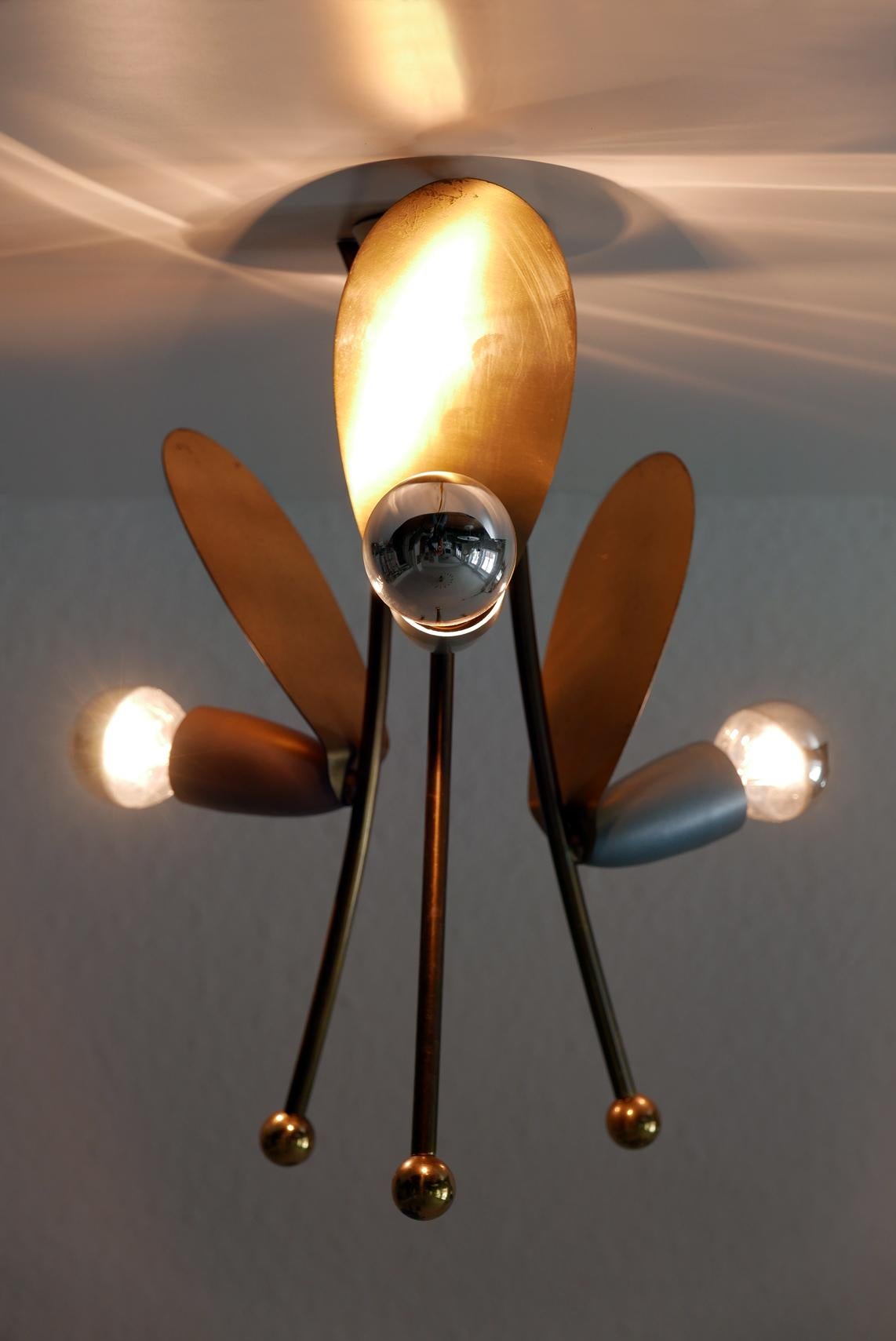 Jolie lampe à encastrer ou plafonnier Spoutnik à trois branches, années 1950, Allemagne en vente 4