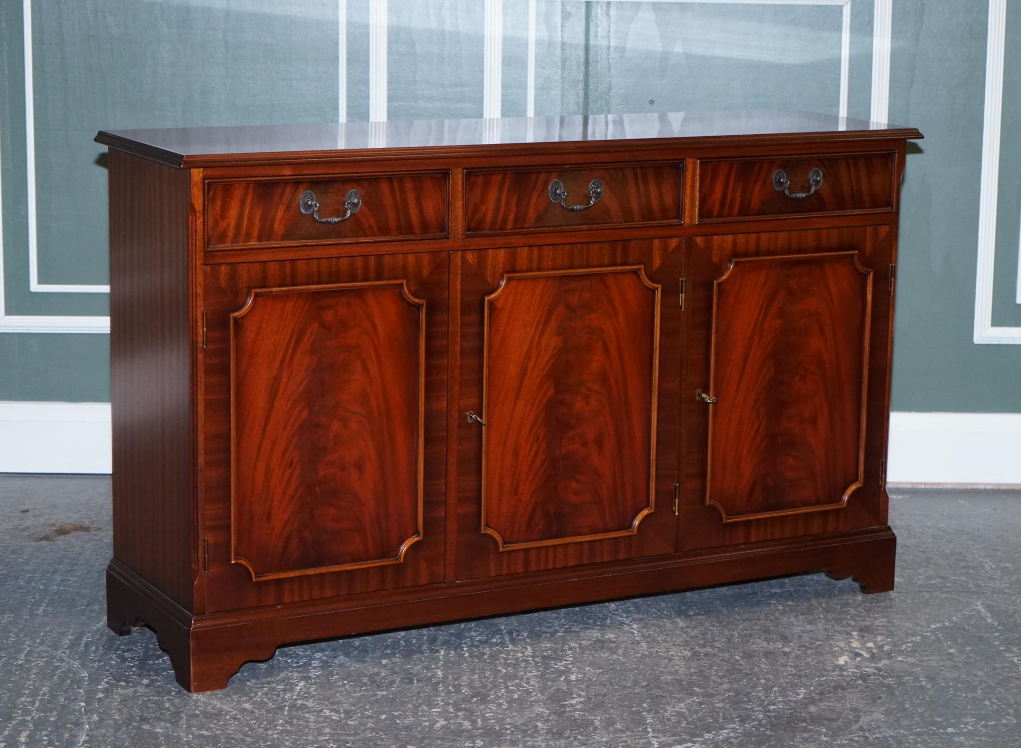 We are delighted to offer for sale this Beautiful Three Door Flamed Hardwood Sideboard Buffet.

A flamed hardwood sideboard is an elegant piece of furniture typically used for storage or for displaying decorative items. It is made from
