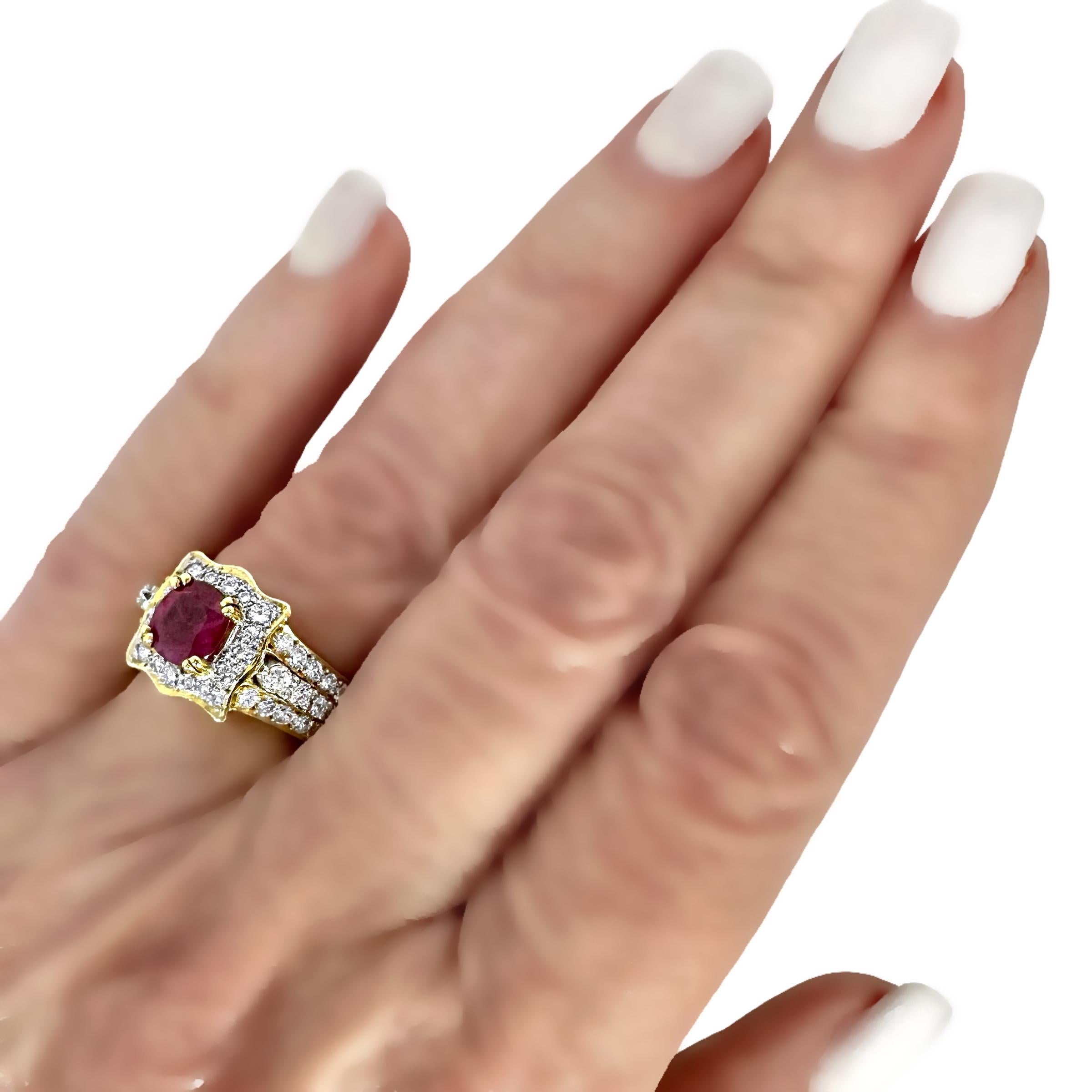 Lovely Traditional 18k Yellow Gold Ladies Cocktail Ring with Ruby and Diamonds For Sale 4