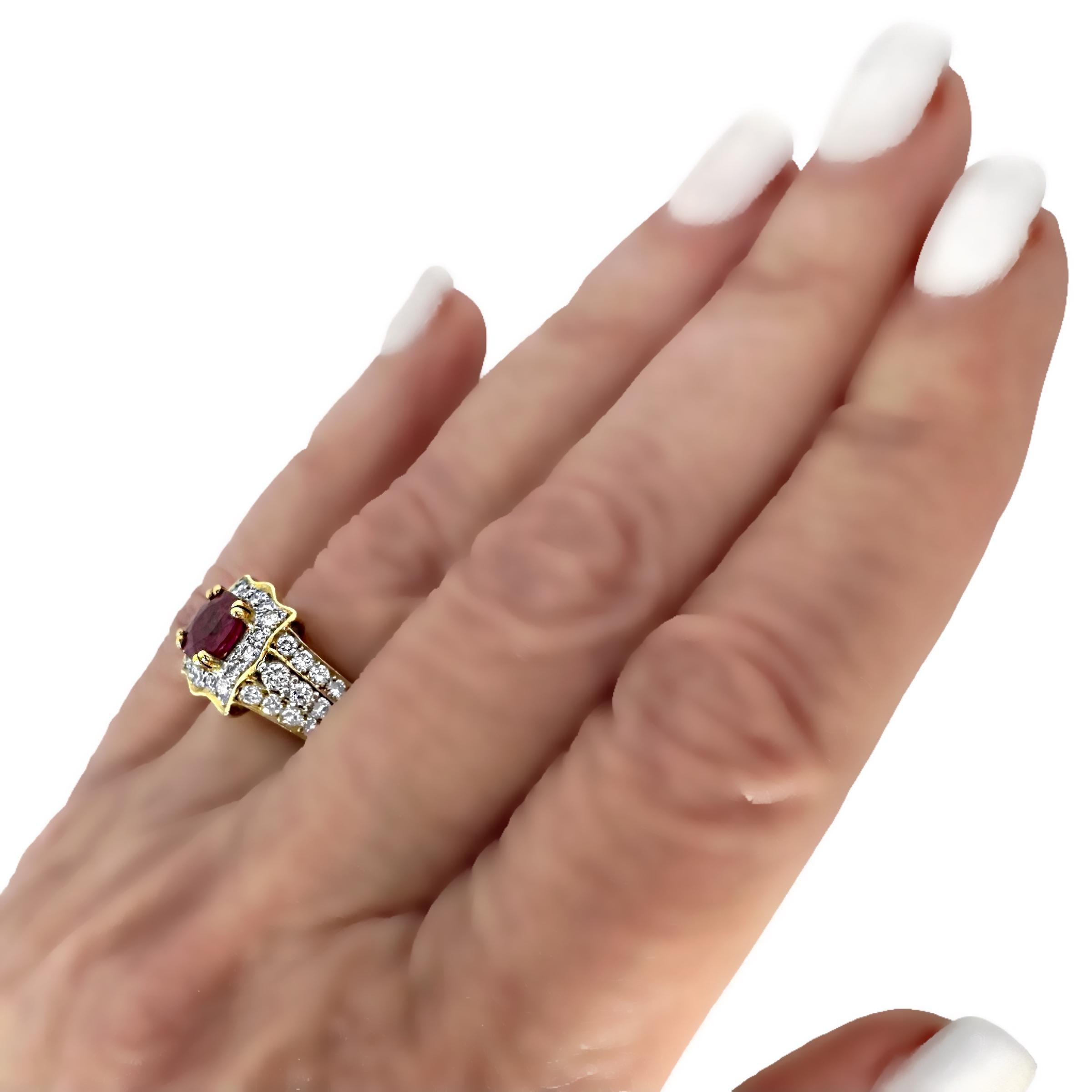 Lovely Traditional 18k Yellow Gold Ladies Cocktail Ring with Ruby and Diamonds For Sale 5