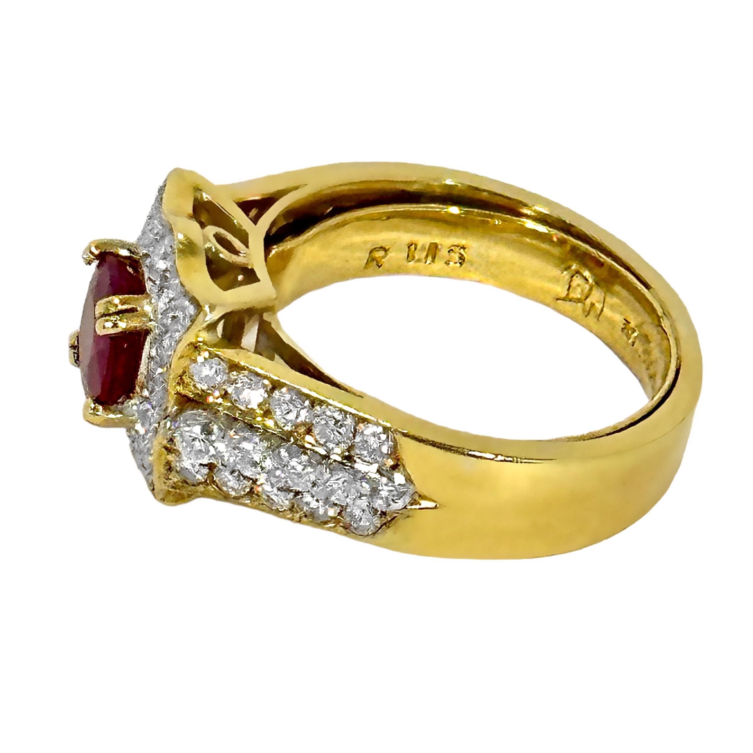 Lovely Traditional 18k Yellow Gold Ladies Cocktail Ring with Ruby and Diamonds In Good Condition For Sale In Palm Beach, FL