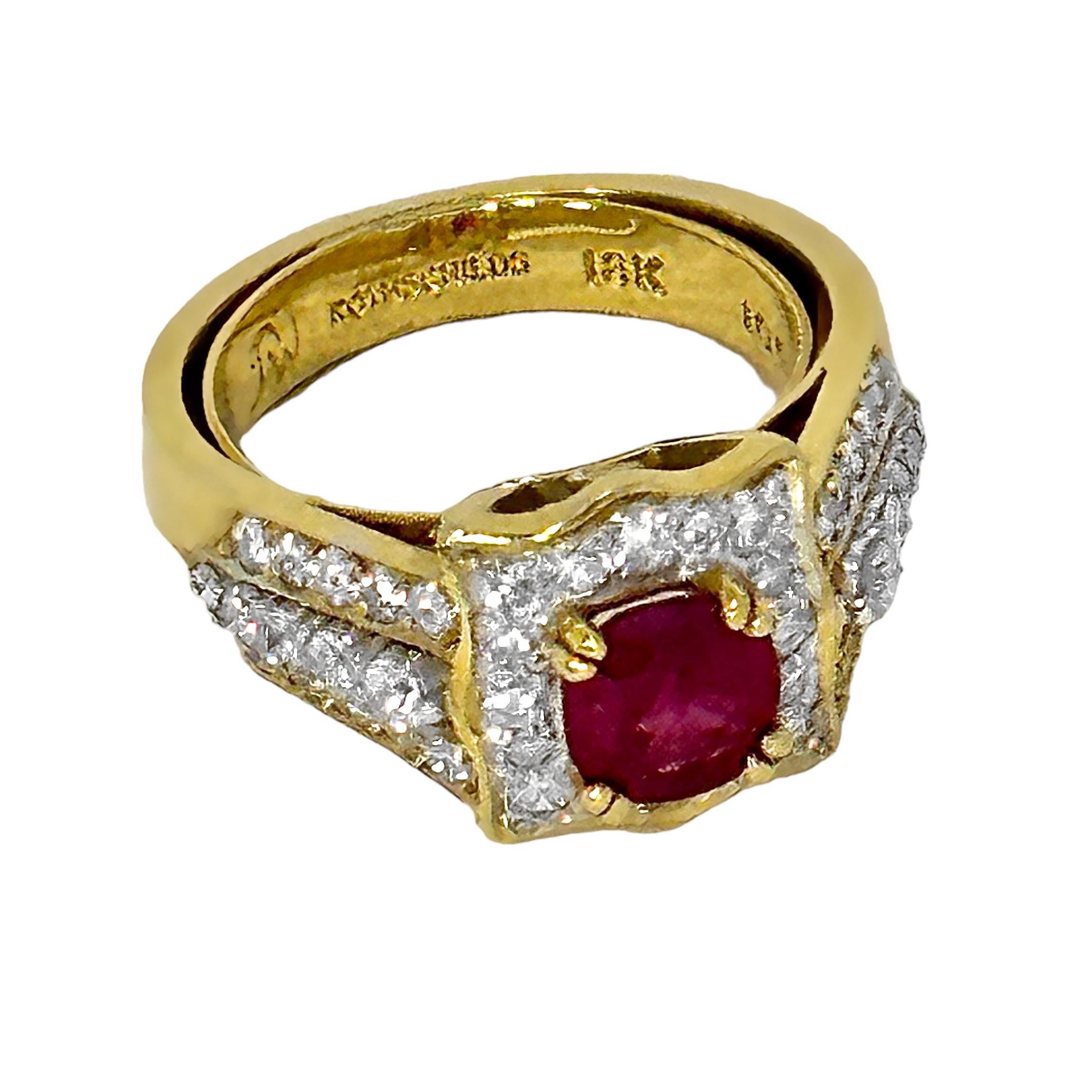 Women's Lovely Traditional 18k Yellow Gold Ladies Cocktail Ring with Ruby and Diamonds For Sale