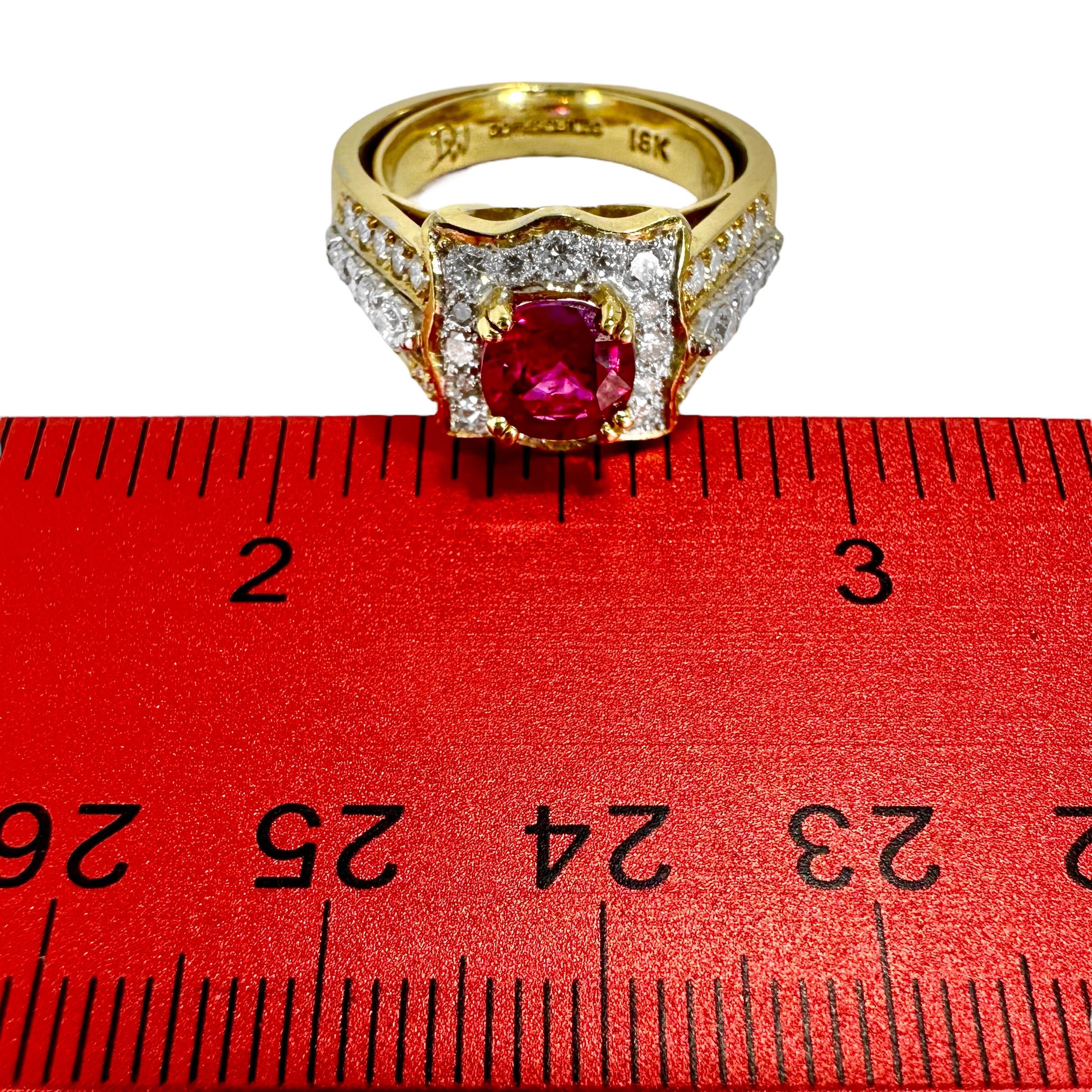 Lovely Traditional 18k Yellow Gold Ladies Cocktail Ring with Ruby and Diamonds For Sale 2