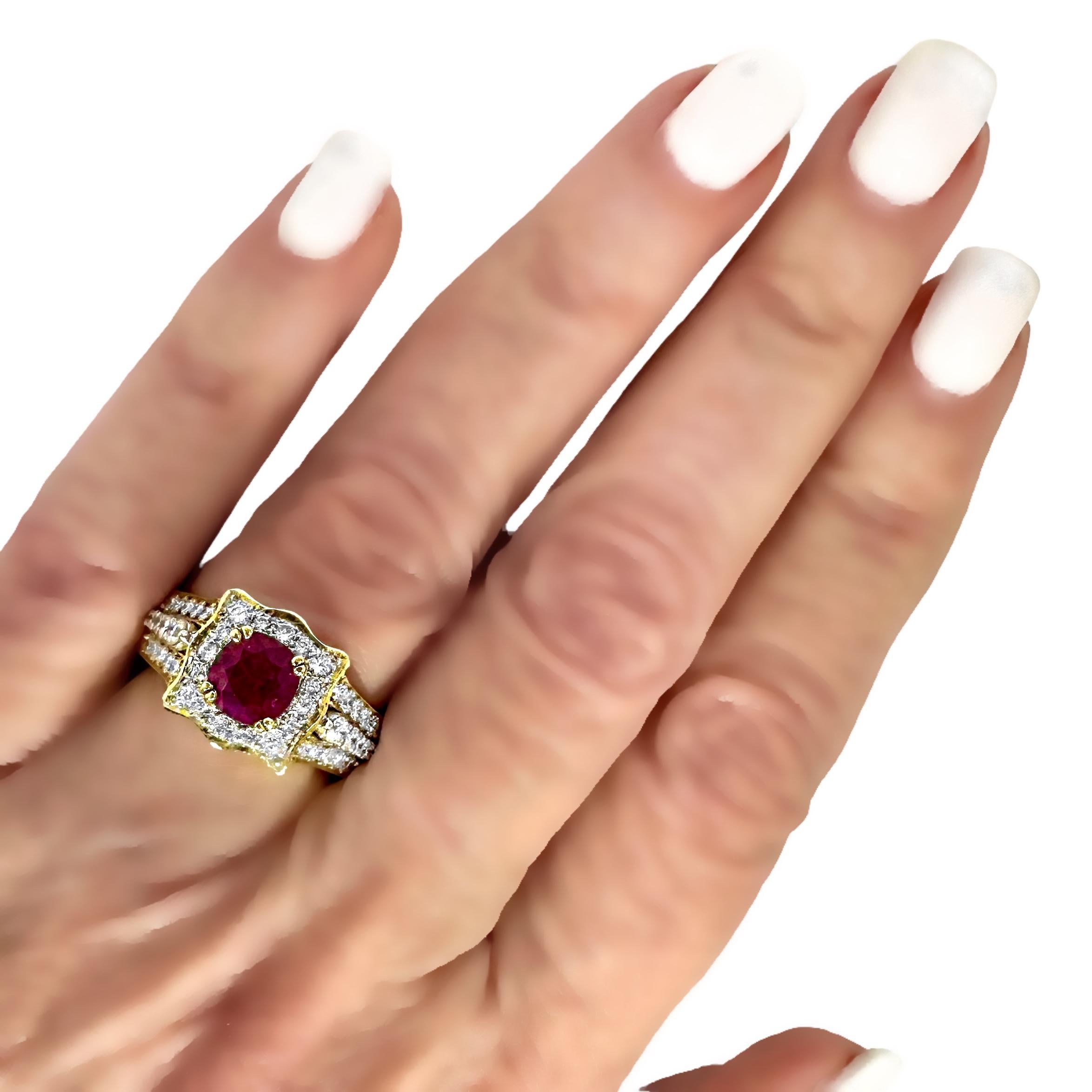 Lovely Traditional 18k Yellow Gold Ladies Cocktail Ring with Ruby and Diamonds For Sale 3