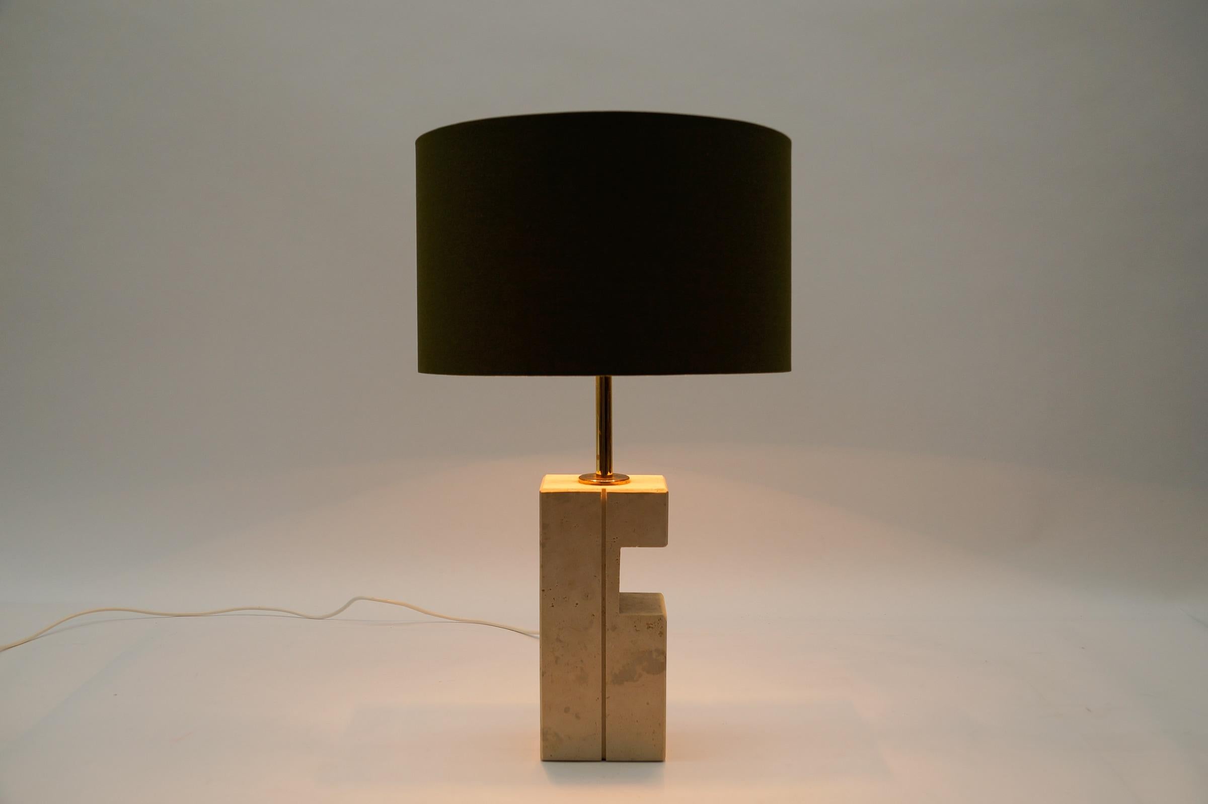 Lovely Travertine Table Lamp by Giuliano Cesari for Nucleo Sormani, 1960s, Italy For Sale 8