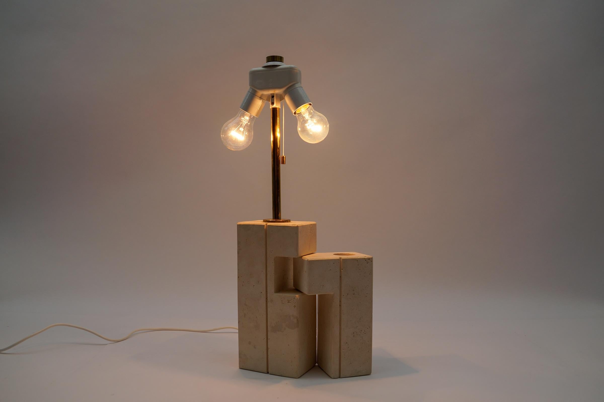 Mid-Century Modern Lovely Travertine Table Lamp by Giuliano Cesari for Nucleo Sormani, 1960s, Italy For Sale
