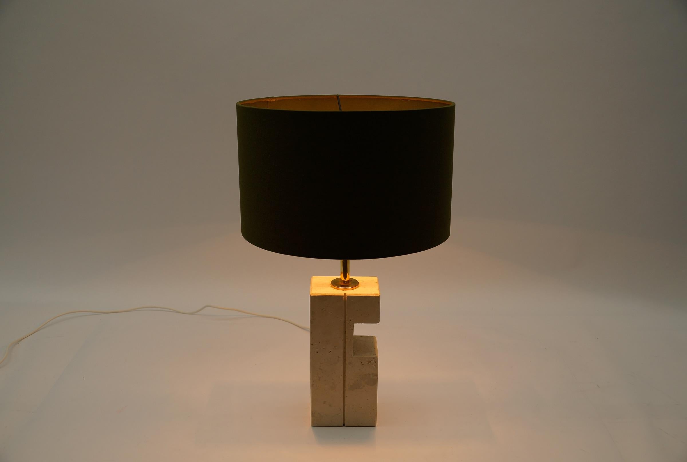 Italian Lovely Travertine Table Lamp by Giuliano Cesari for Nucleo Sormani, 1960s, Italy For Sale