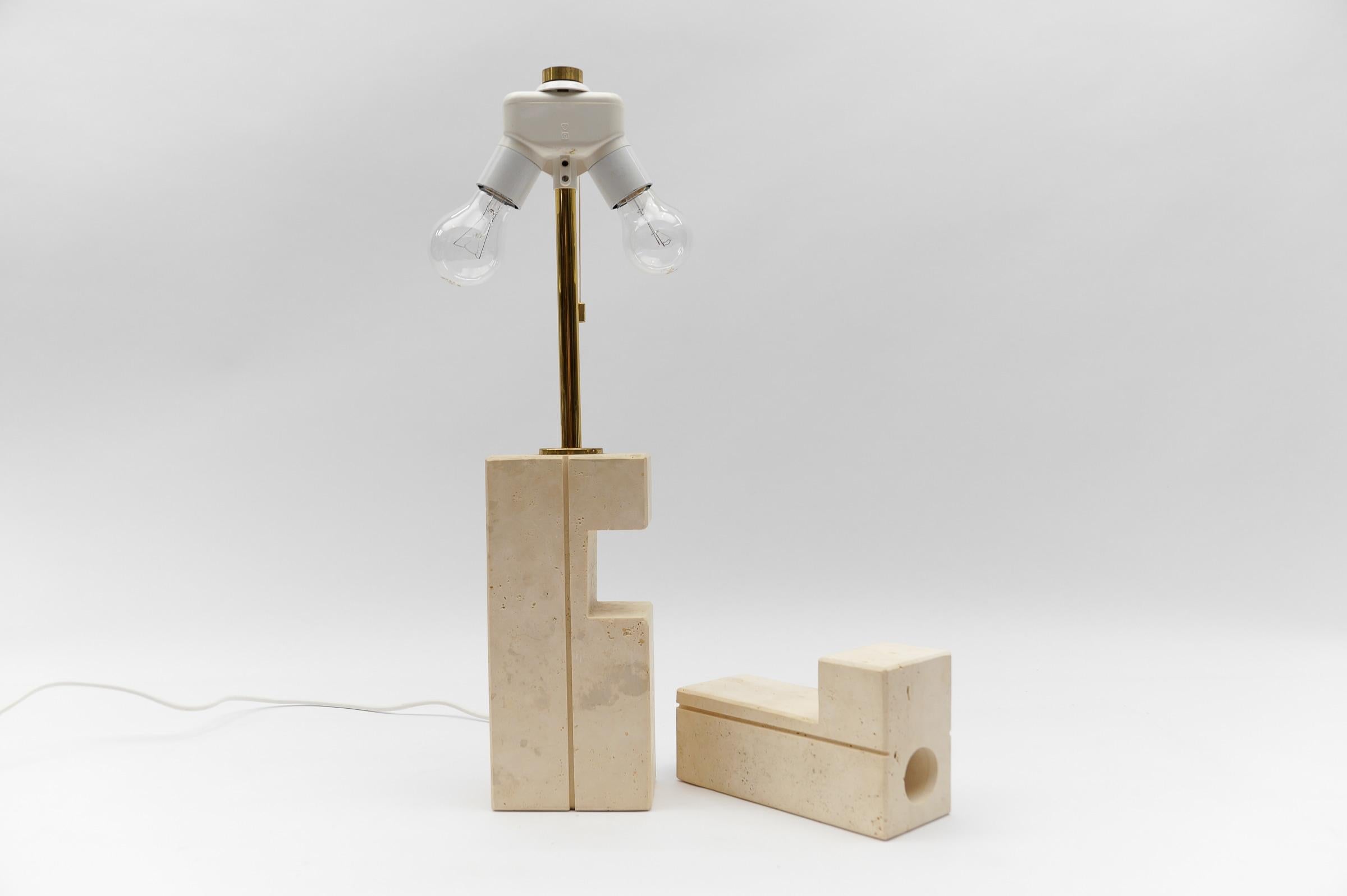 Lovely Travertine Table Lamp by Giuliano Cesari for Nucleo Sormani, 1960s, Italy In Good Condition For Sale In Nürnberg, Bayern