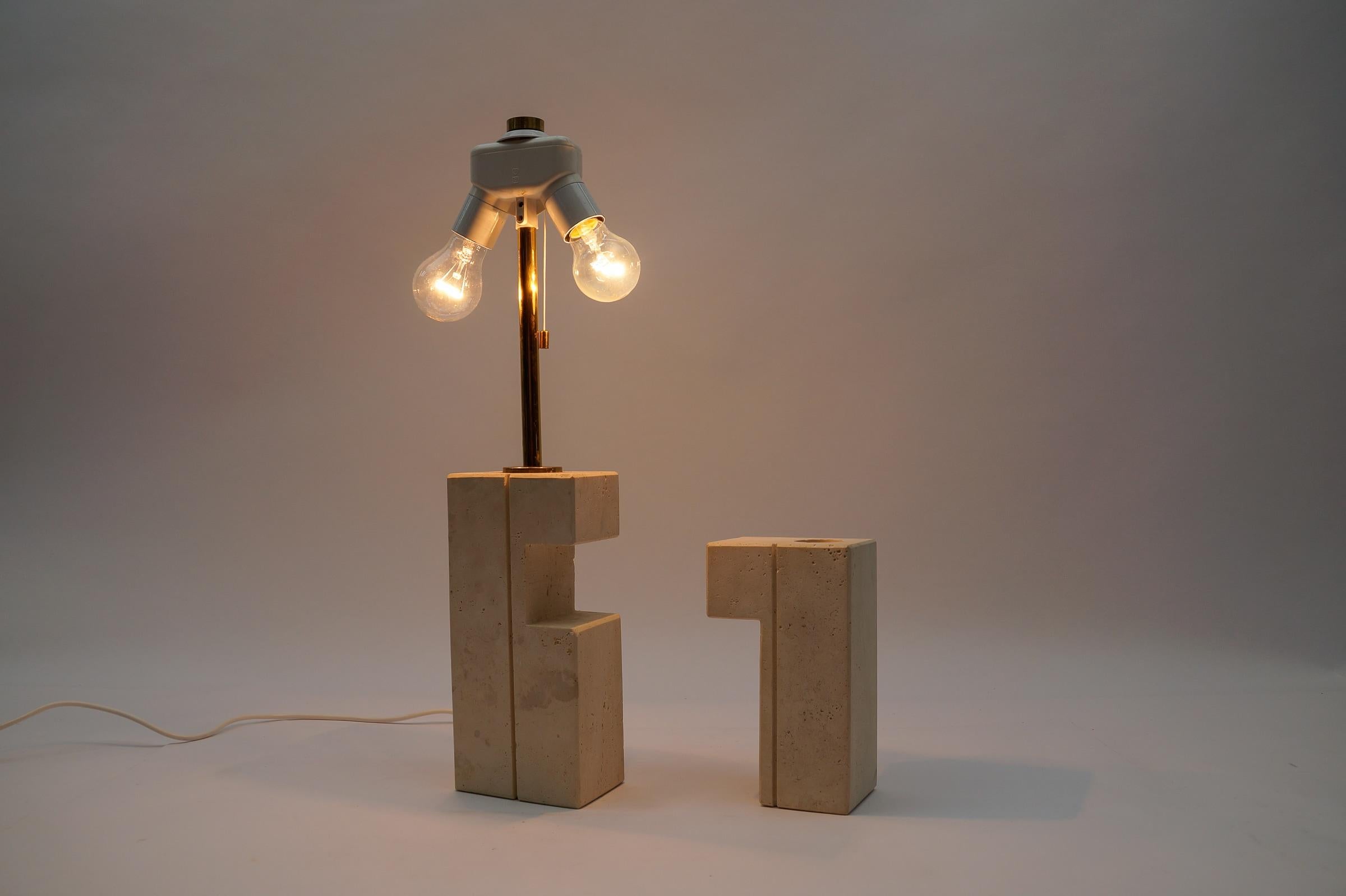 Lovely Travertine Table Lamp by Giuliano Cesari for Nucleo Sormani, 1960s, Italy For Sale 1