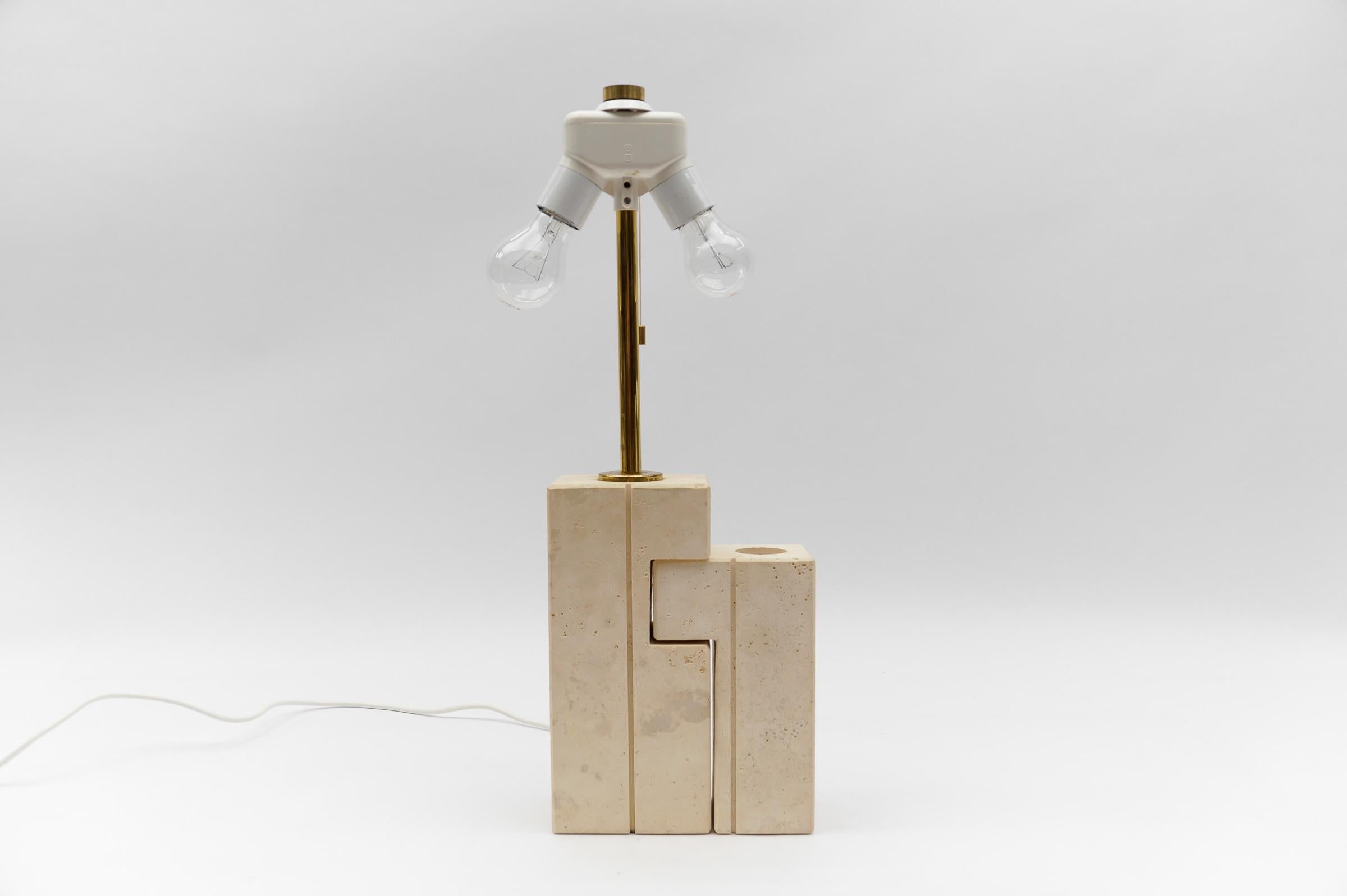 Lovely Travertine Table Lamp by Giuliano Cesari for Nucleo Sormani, 1960s, Italy For Sale 3