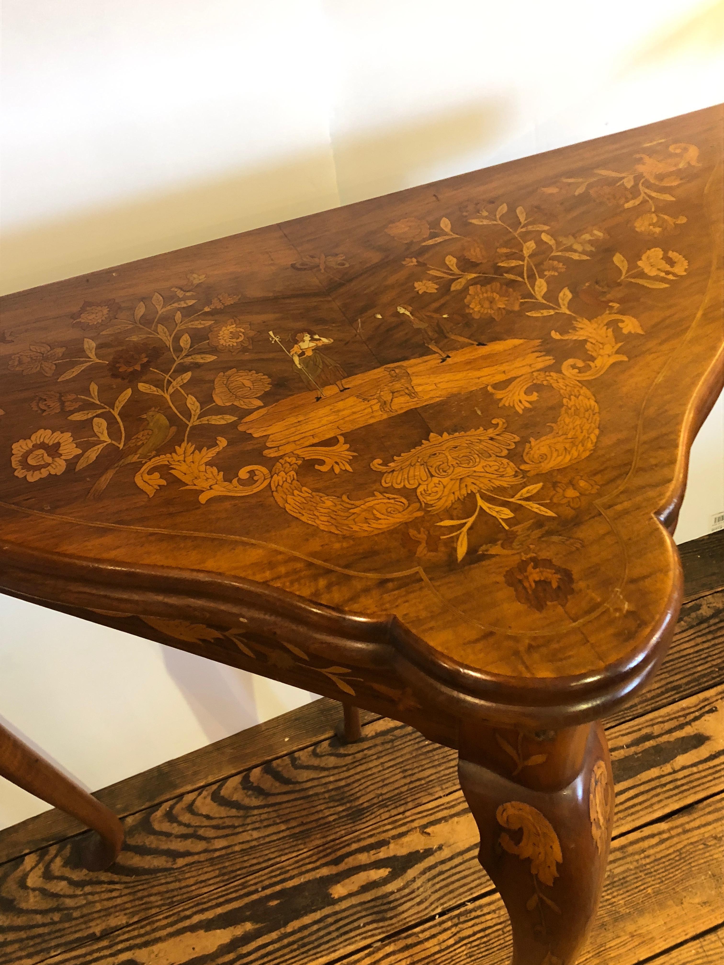 Lovely Triangular Mixed Wood Intricately Inlaid Table the Opens to Card Table In Good Condition In Hopewell, NJ
