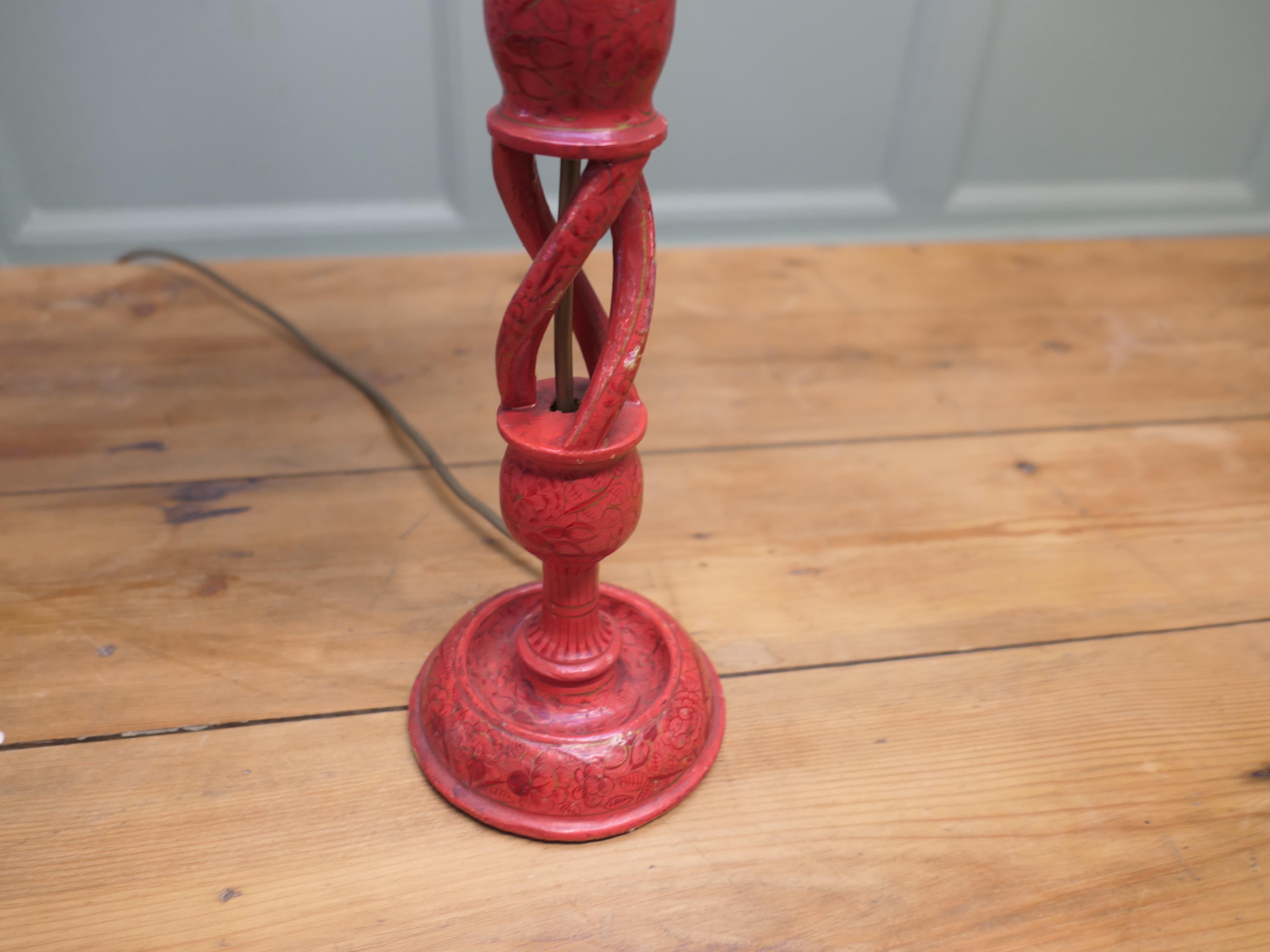 Preciosa Lámpara de Mesa Torneada y Pintada Barley Twist en venta 1