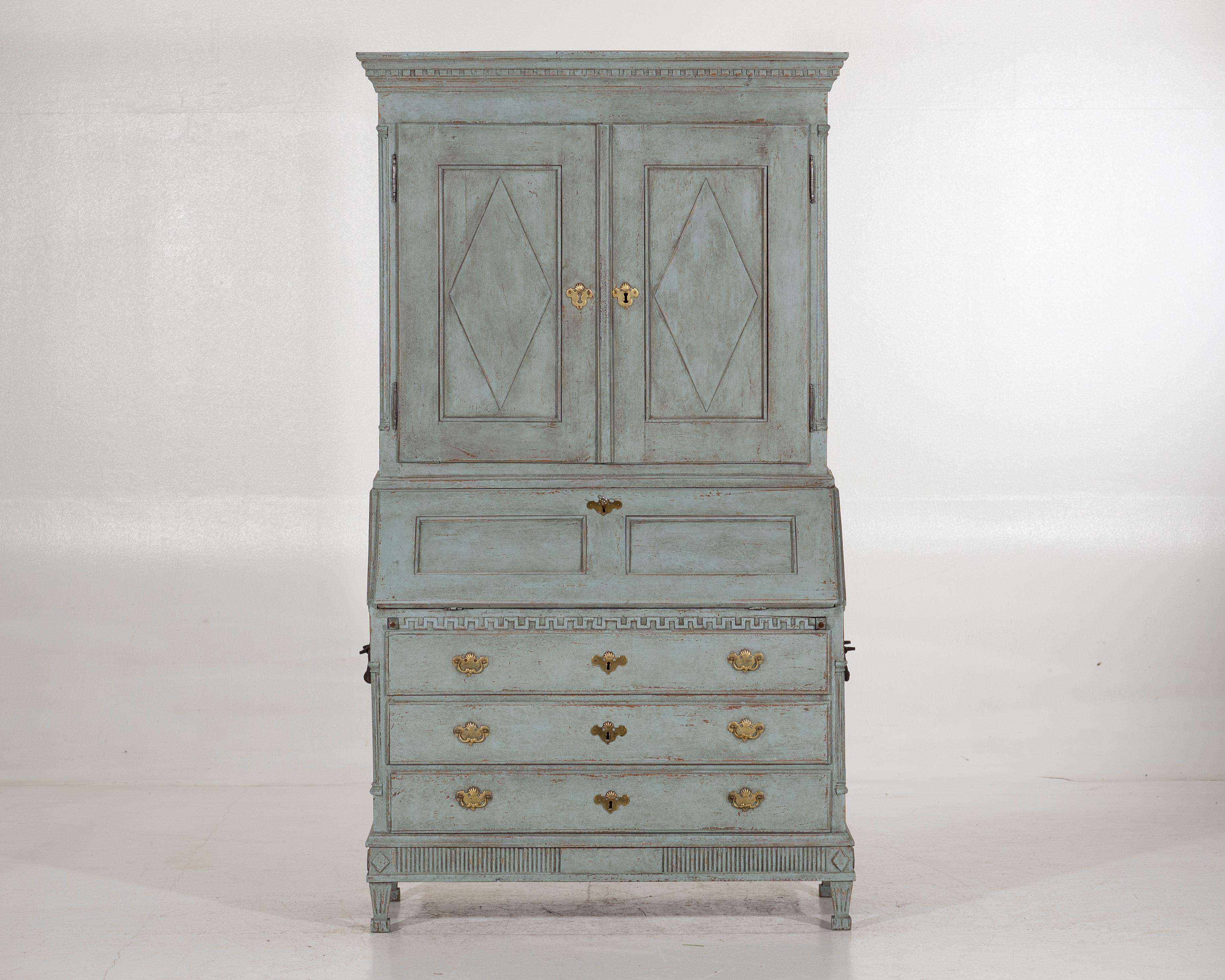 Lovely two-part bureau with lots of beautiful carvings, circa 100 years old. For Sale 2