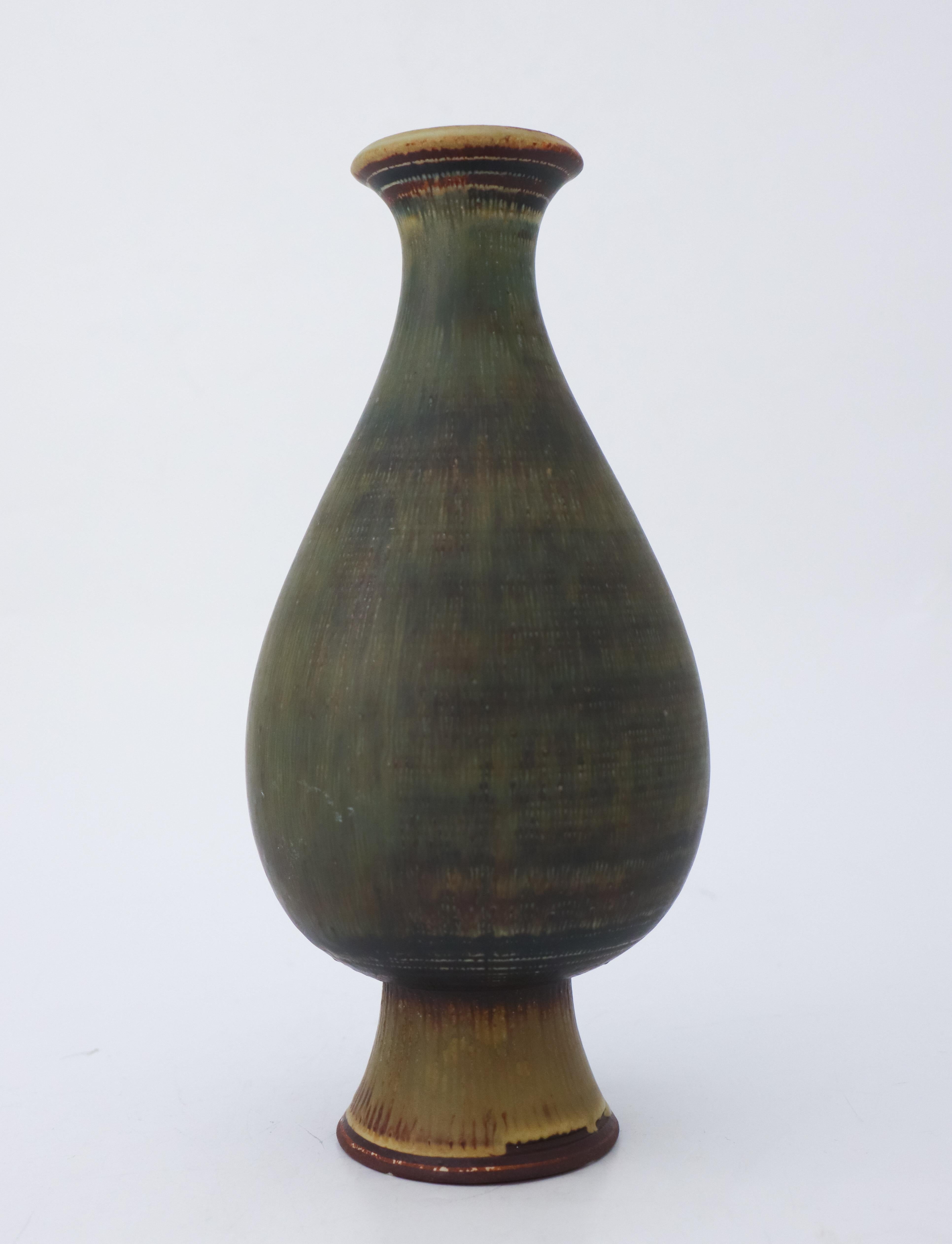 Joli vase dessiné par Wilhelm Kåge - Modèle Farsta - Gustavsberg Bon état - En vente à Stockholm, SE