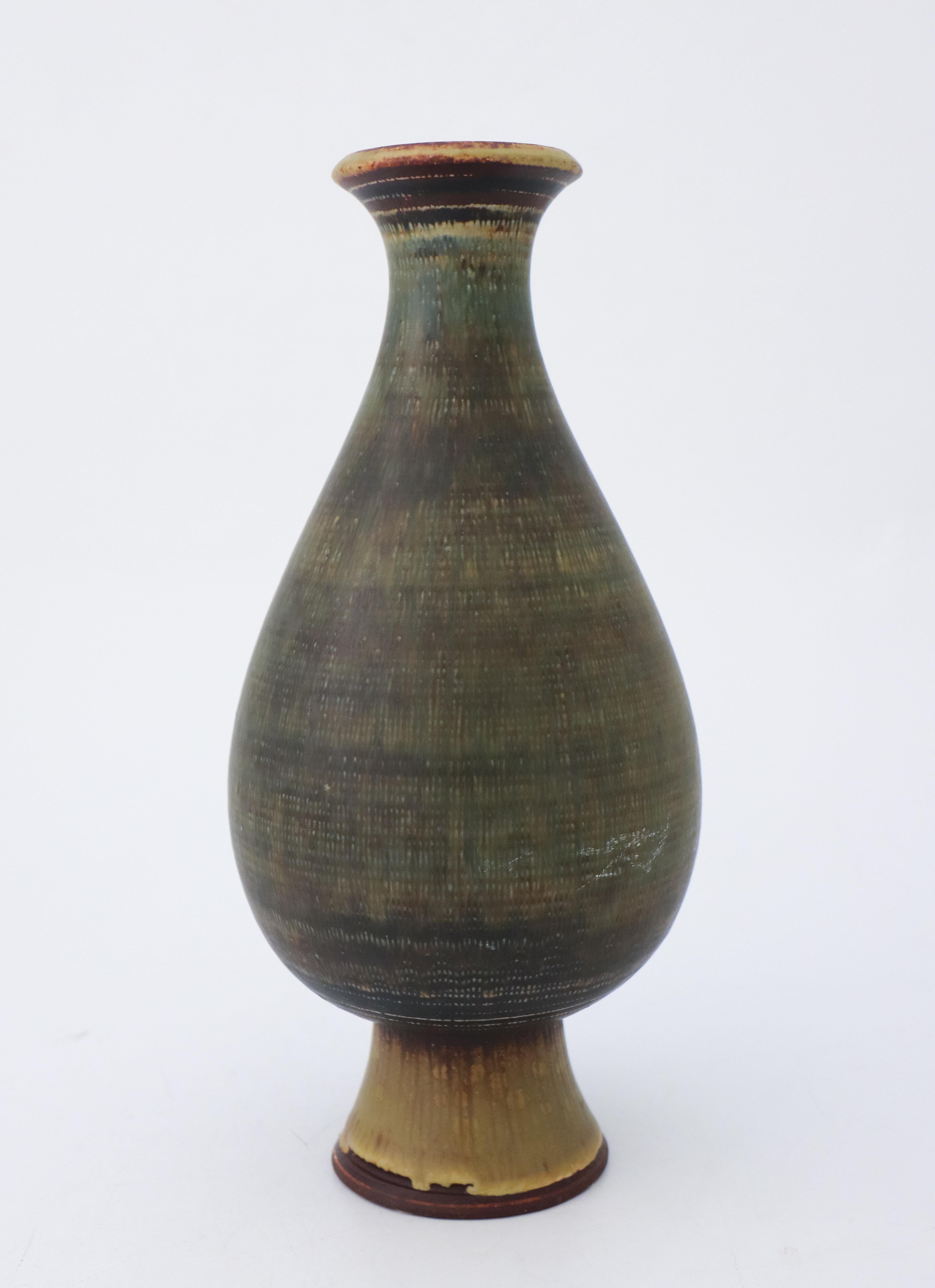XIXe siècle Joli vase dessiné par Wilhelm Kåge - Modèle Farsta - Gustavsberg en vente