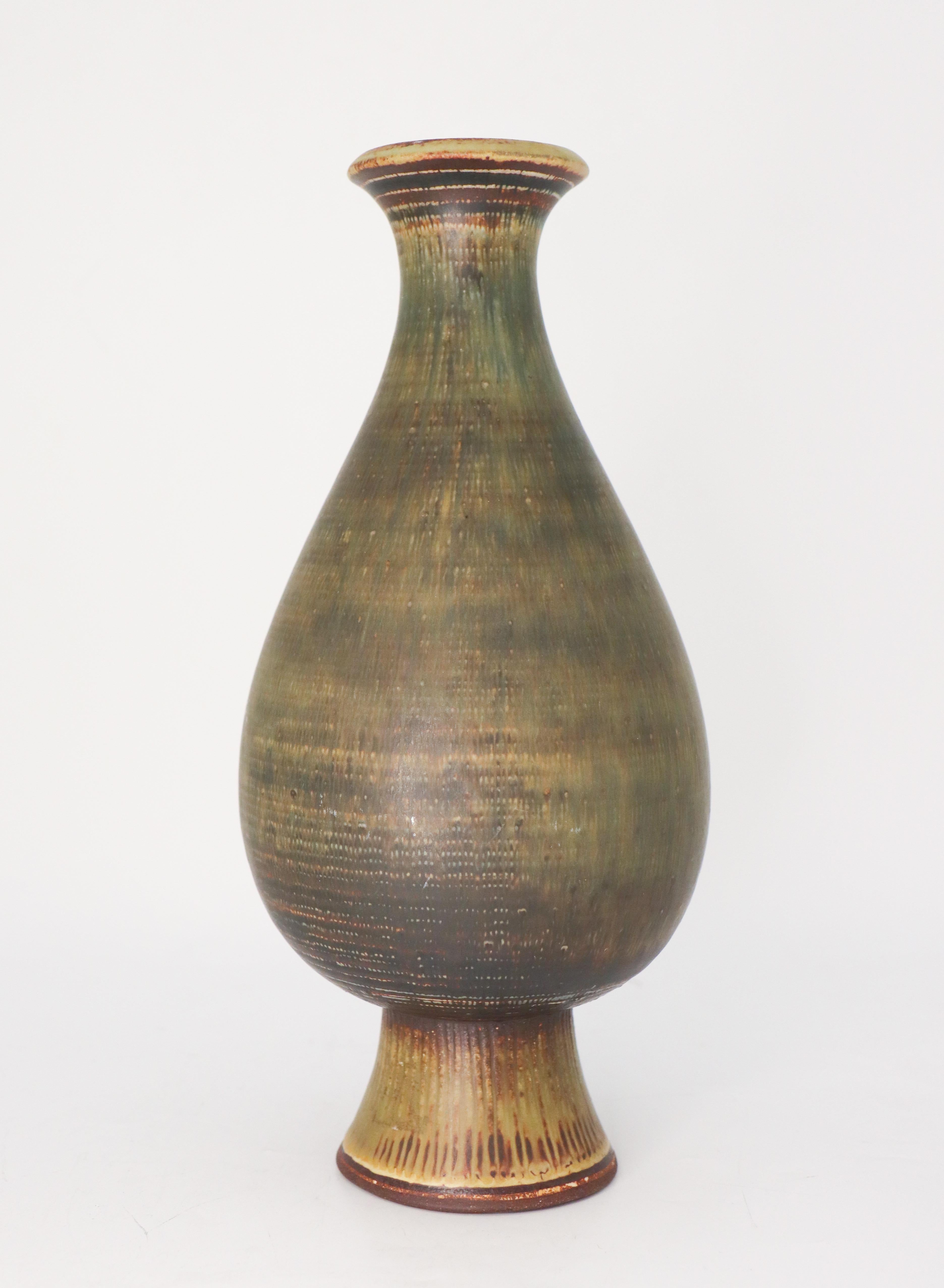 Joli vase dessiné par Wilhelm Kåge - Modèle Farsta - Gustavsberg en vente 1