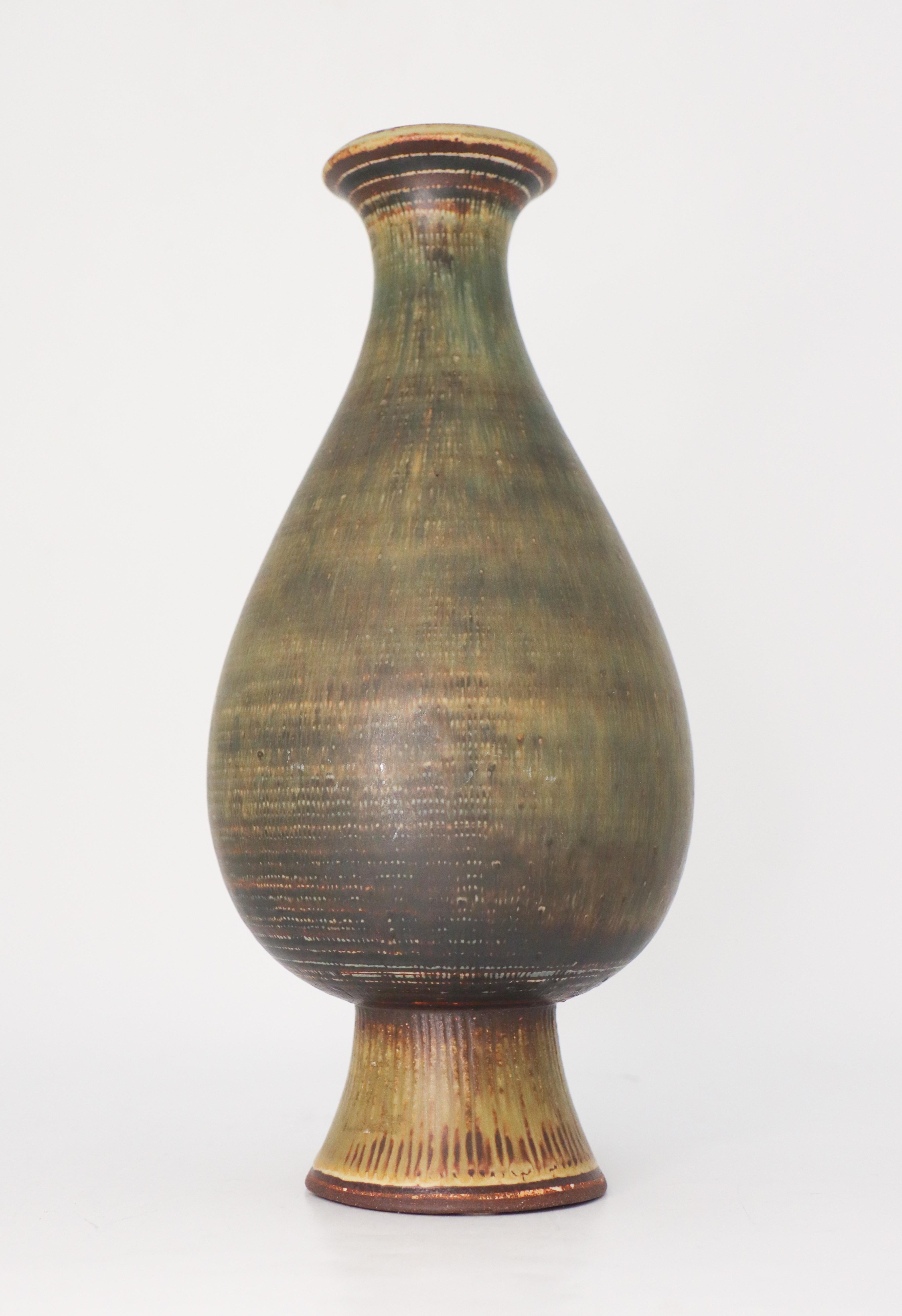 Joli vase dessiné par Wilhelm Kåge - Modèle Farsta - Gustavsberg en vente 2