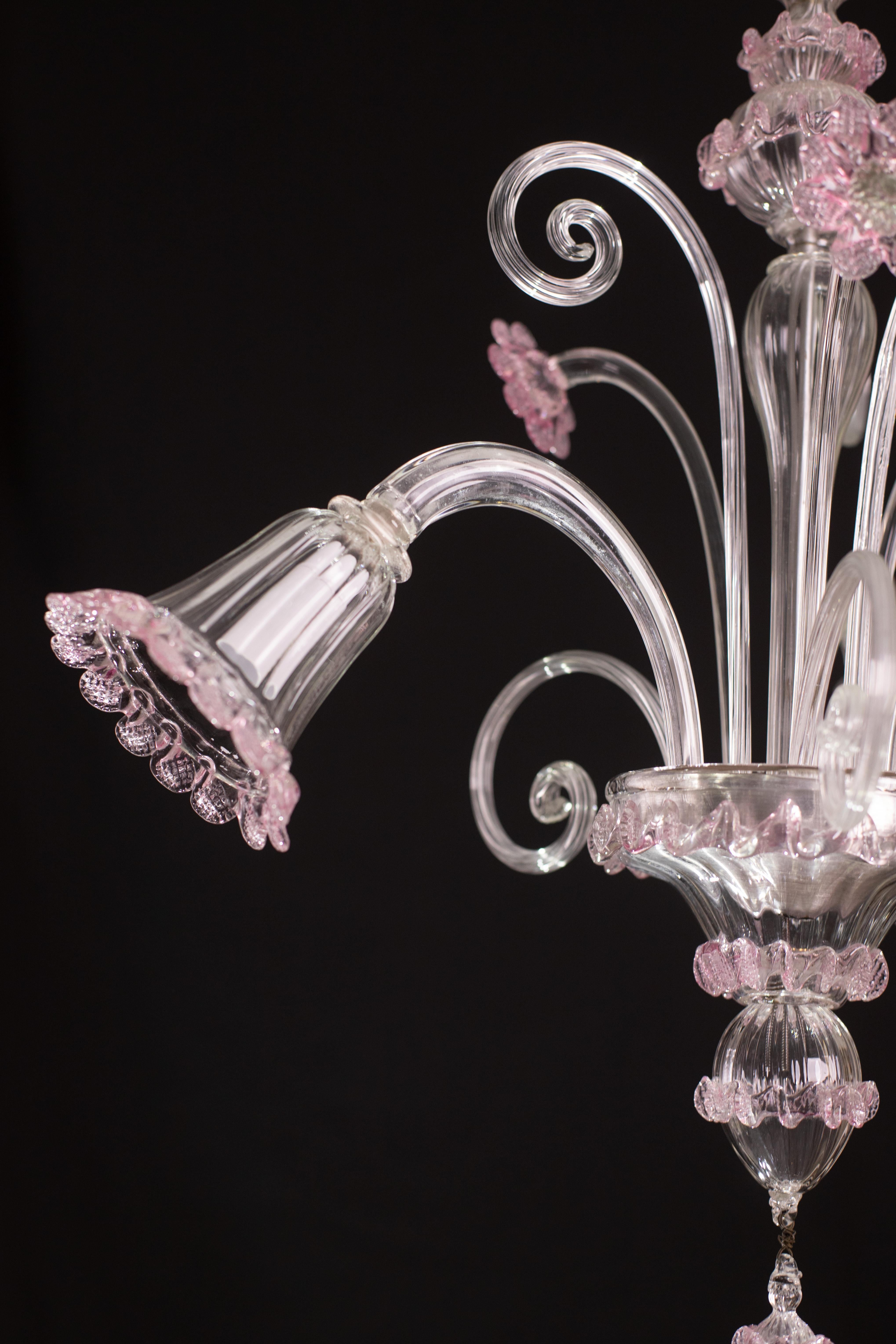 Joli lustre vénitien, verre de Murano rose, années 1950 en vente 5