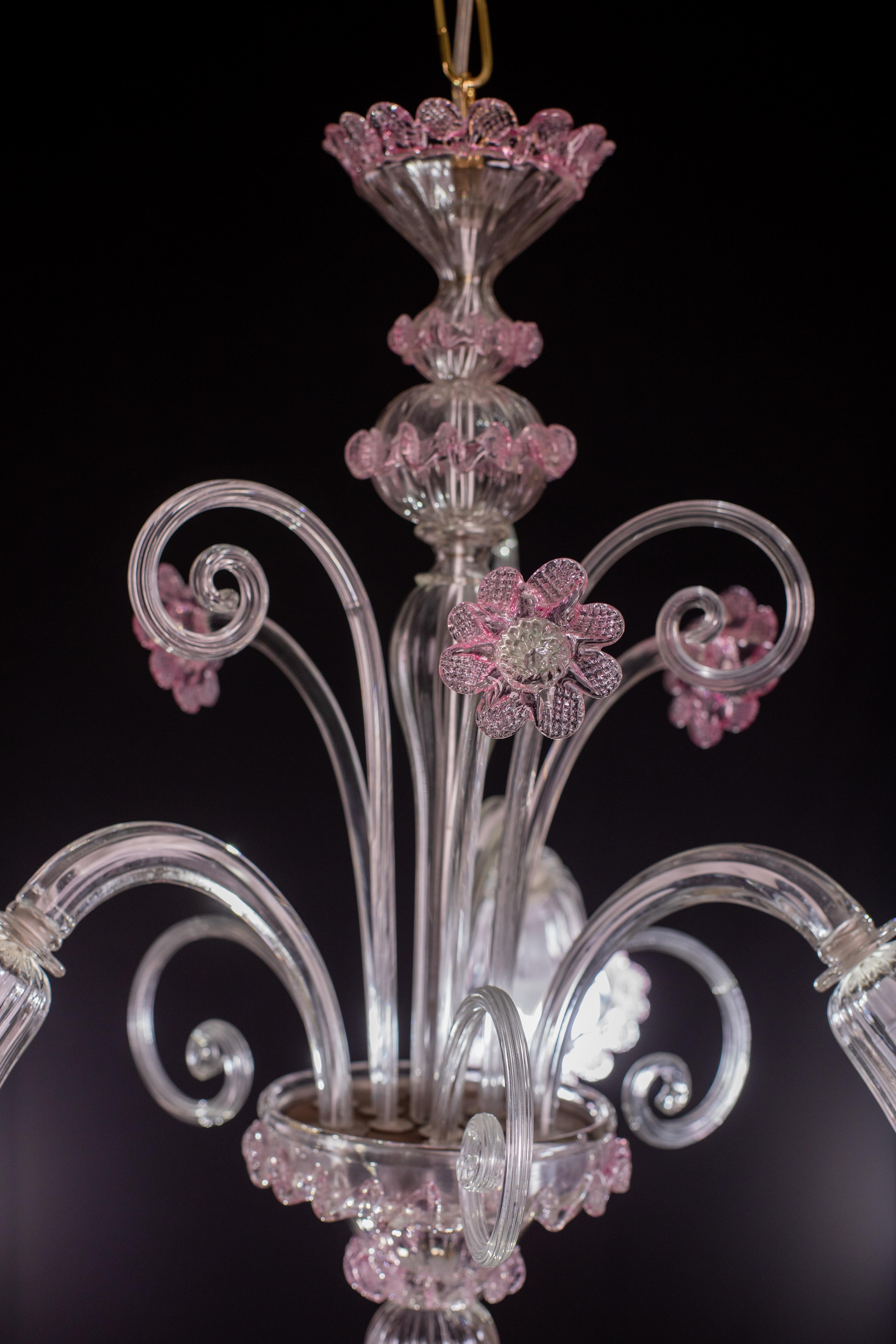 Joli lustre vénitien, verre de Murano rose, années 1950 en vente 2