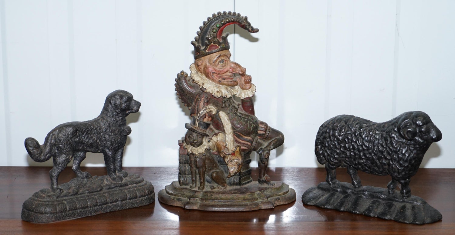 Lovely Victorian 1855 Cast Iron Door Stop Of A Saint Bernard Dog