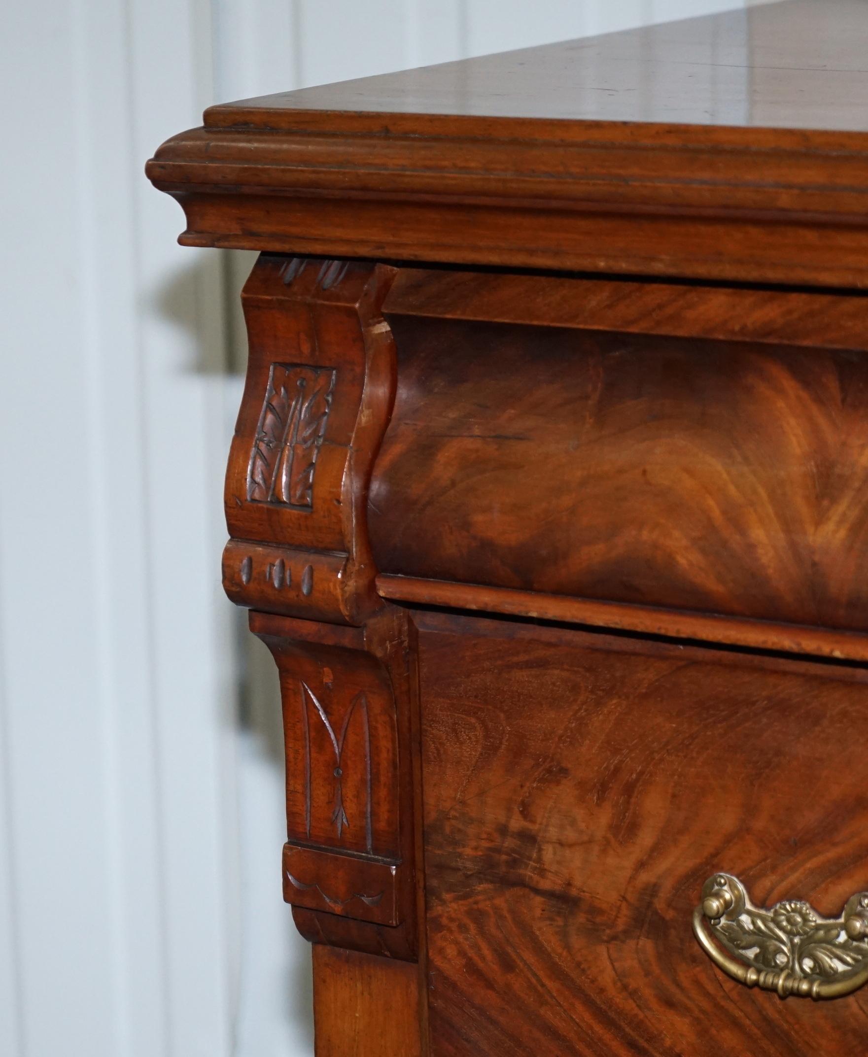 Mid-19th Century Lovely Victorian Burr & Quarter Cut Walnut Six Drawer Sideboard Chest of Drawers