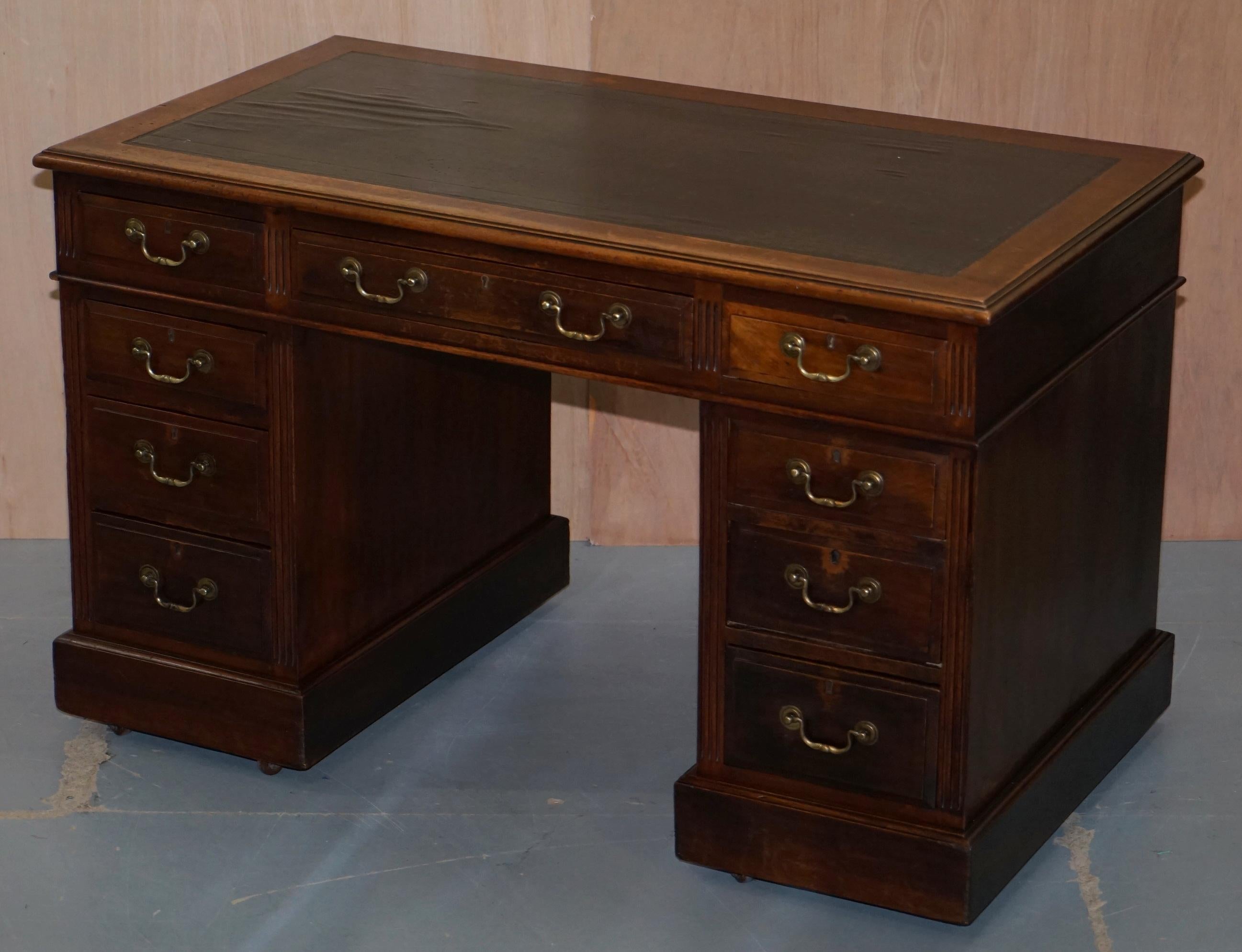 Hand-Crafted Lovely Victorian circa 1880 English Panelled Hardwood Twin Pedestal Partner Desk For Sale