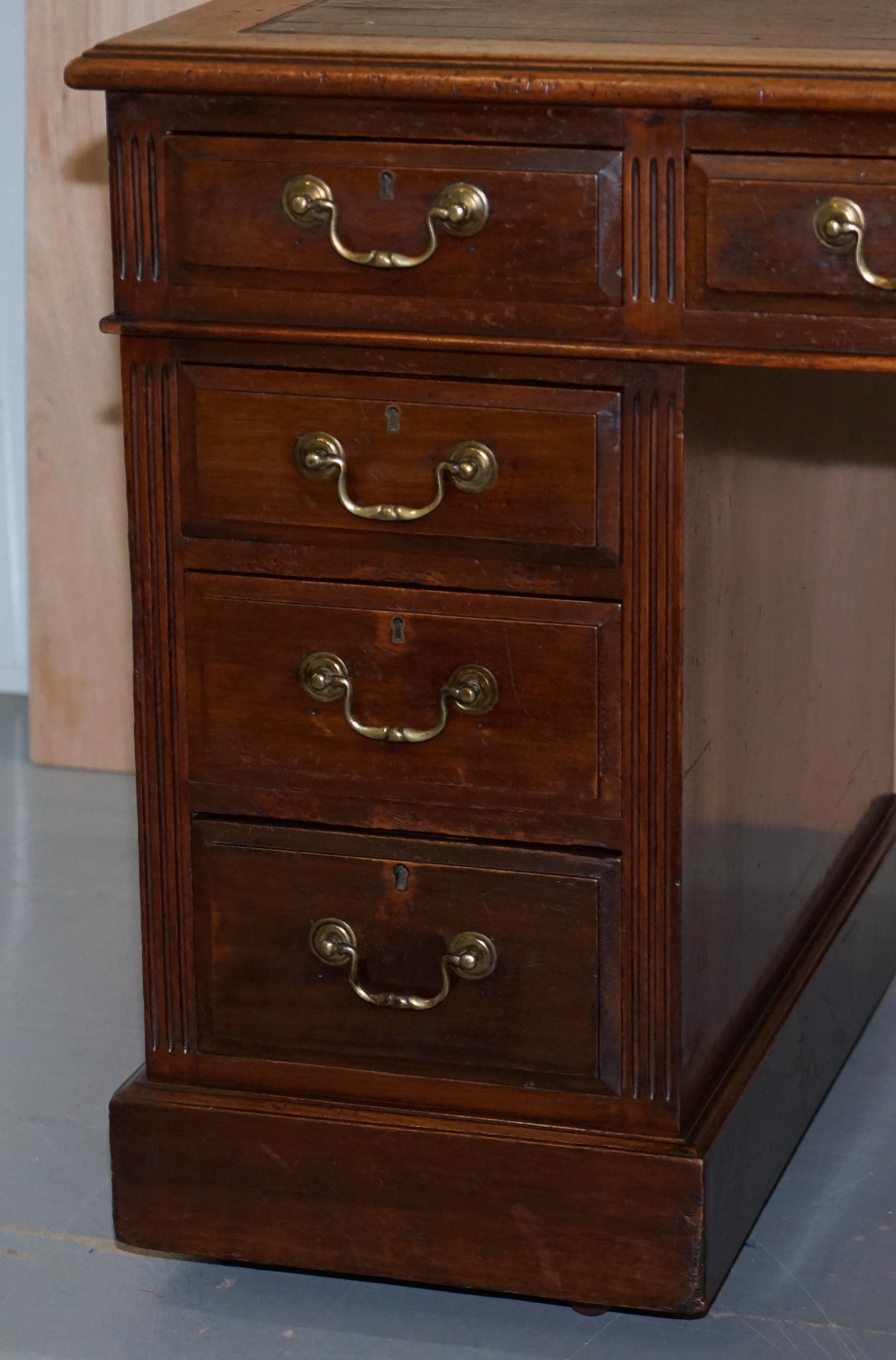 Lovely Victorian circa 1880 English Panelled Hardwood Twin Pedestal Partner Desk For Sale 2