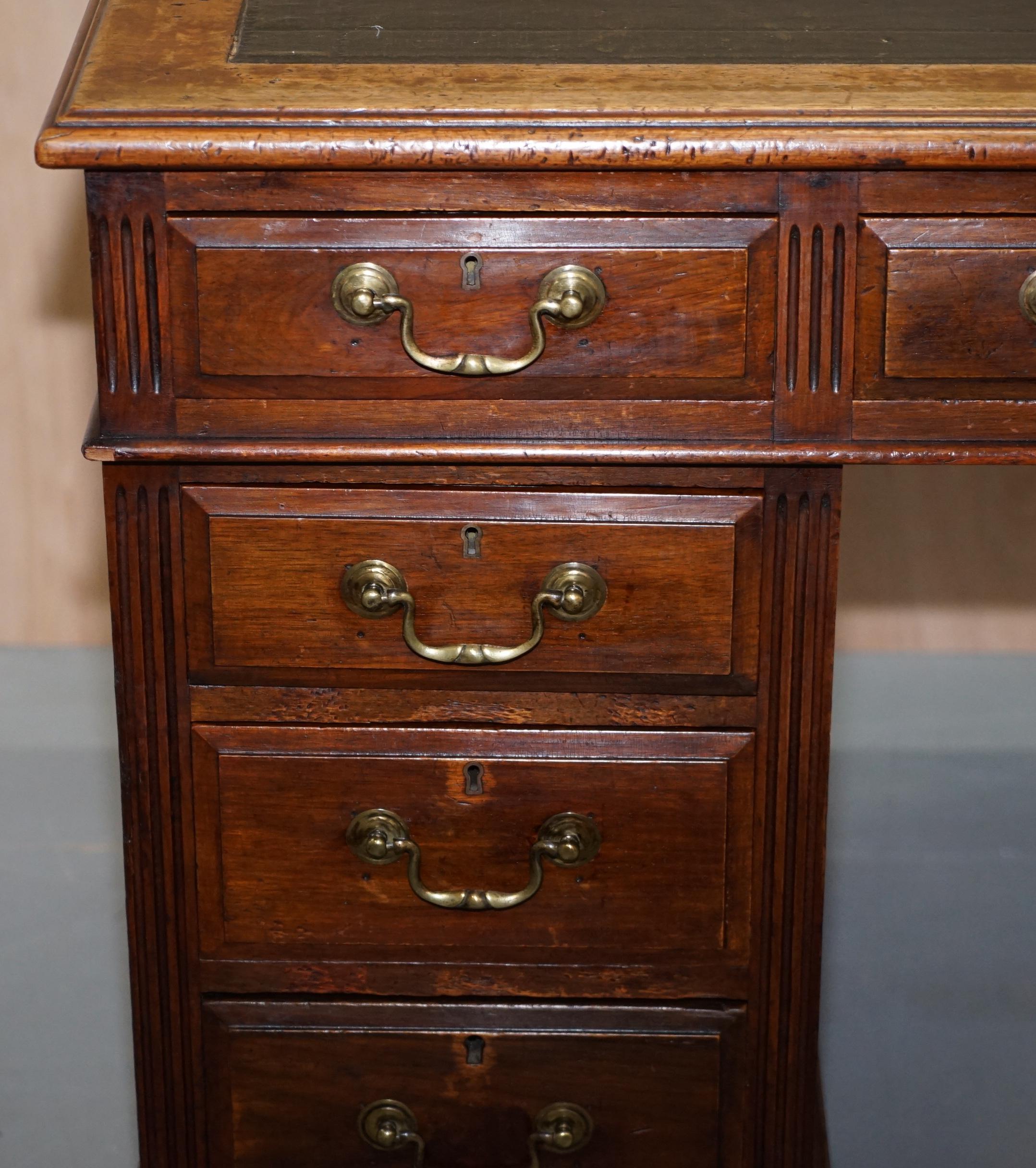 Lovely Victorian circa 1880 English Panelled Hardwood Twin Pedestal Partner Desk For Sale 3