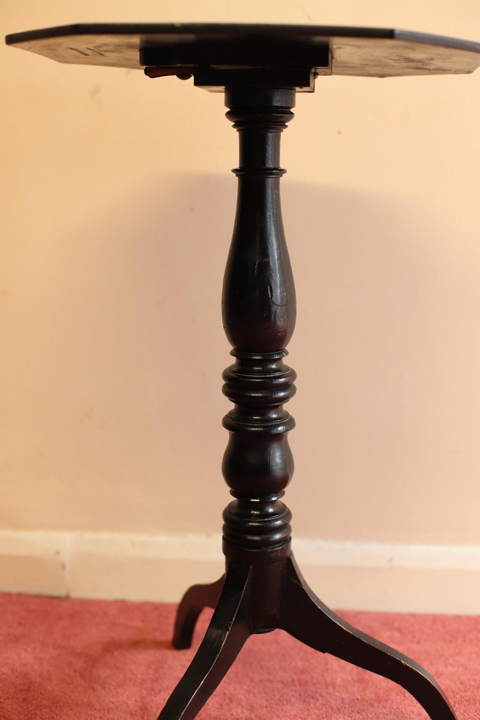 Lovely Victorian Ebonized Game Table made by Jennens  and Bettridge  In Good Condition For Sale In Crawley, GB