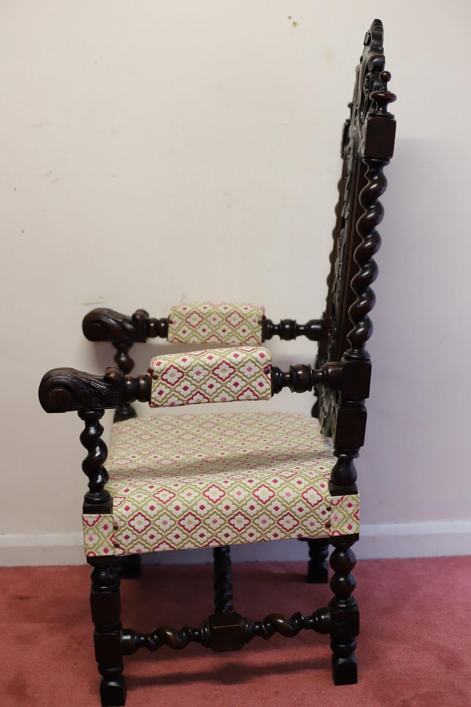 Lovely Victorian English Carved Oak Armchair In Good Condition For Sale In Crawley, GB