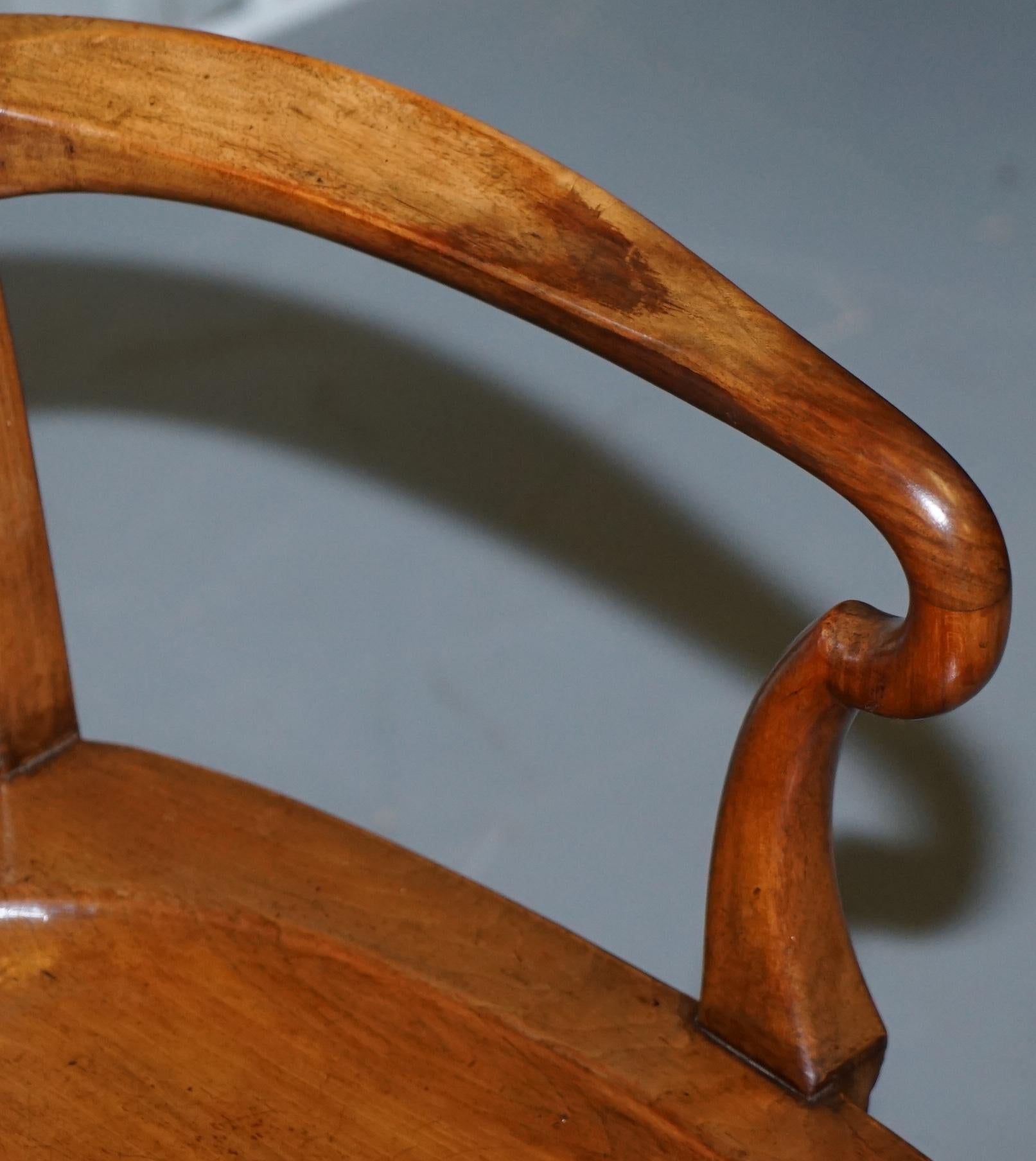 Lovely Victorian Howard & Son's Fully Stamped Office Desk Armchair in Walnut For Sale 2