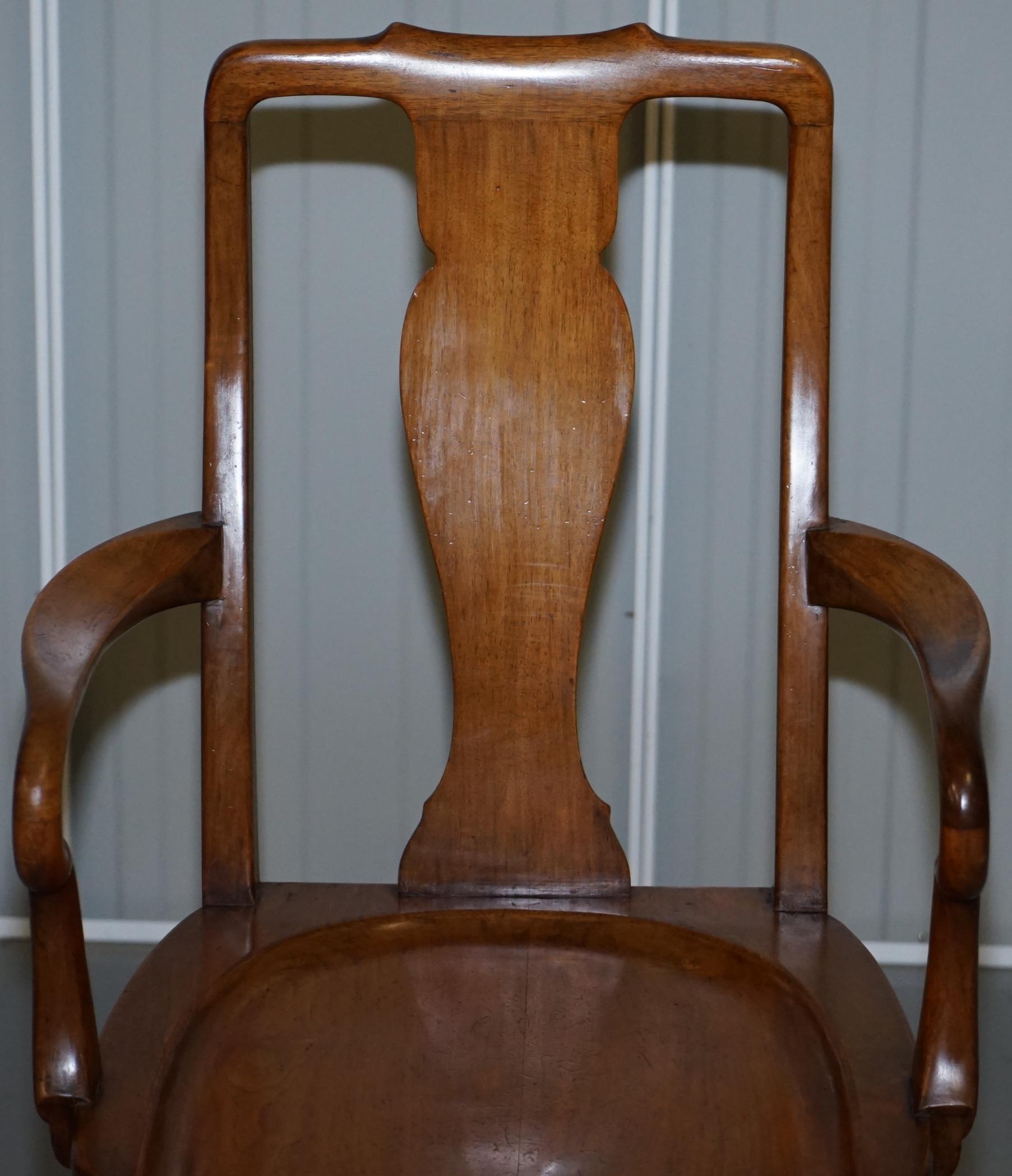 Fait main Magnifique fauteuil de bureau en noyer de l'époque victorienne, entièrement estampillé, de Howard and Sons en vente