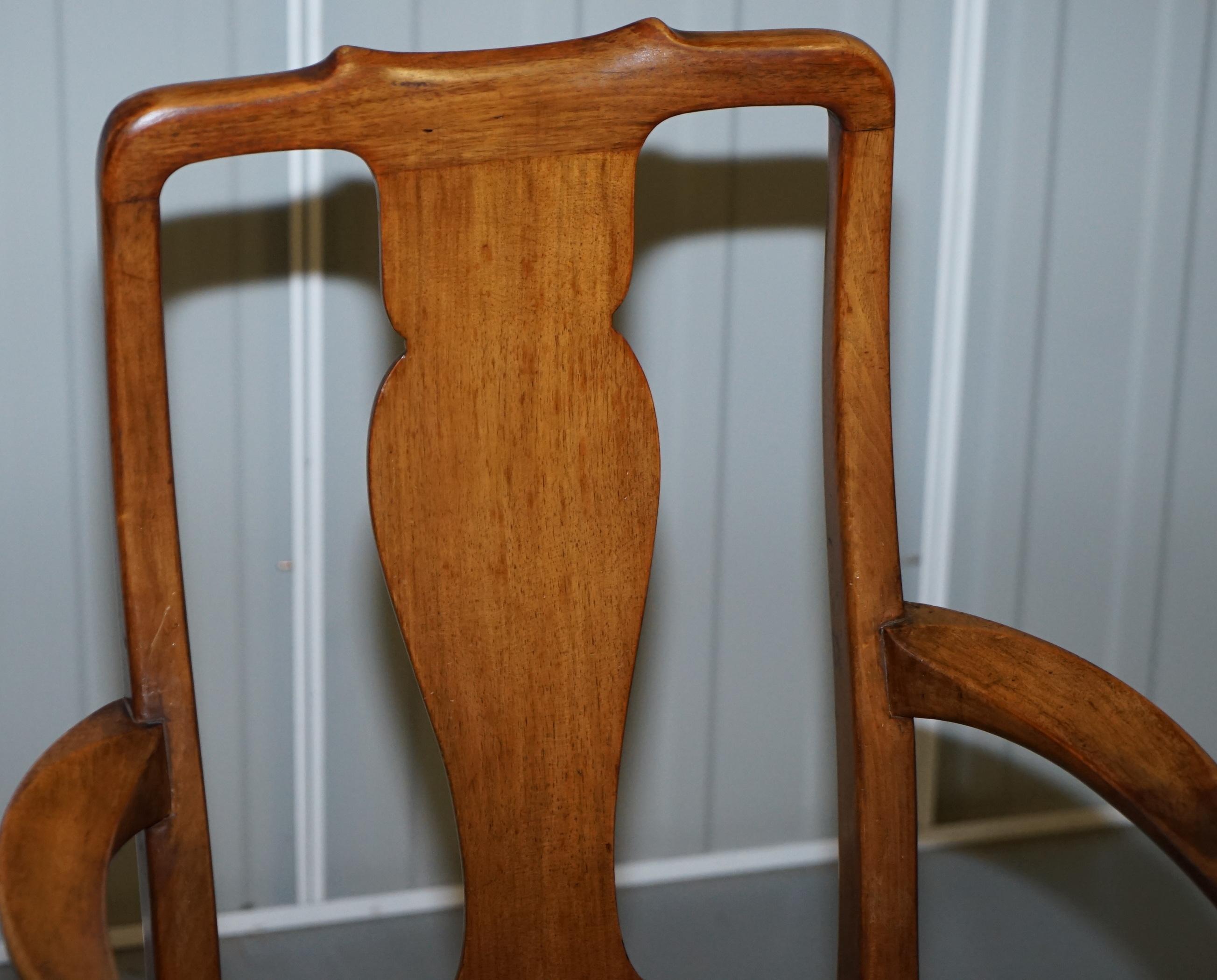 English Lovely Victorian Howard & Son's Fully Stamped Office Desk Armchair in Walnut For Sale