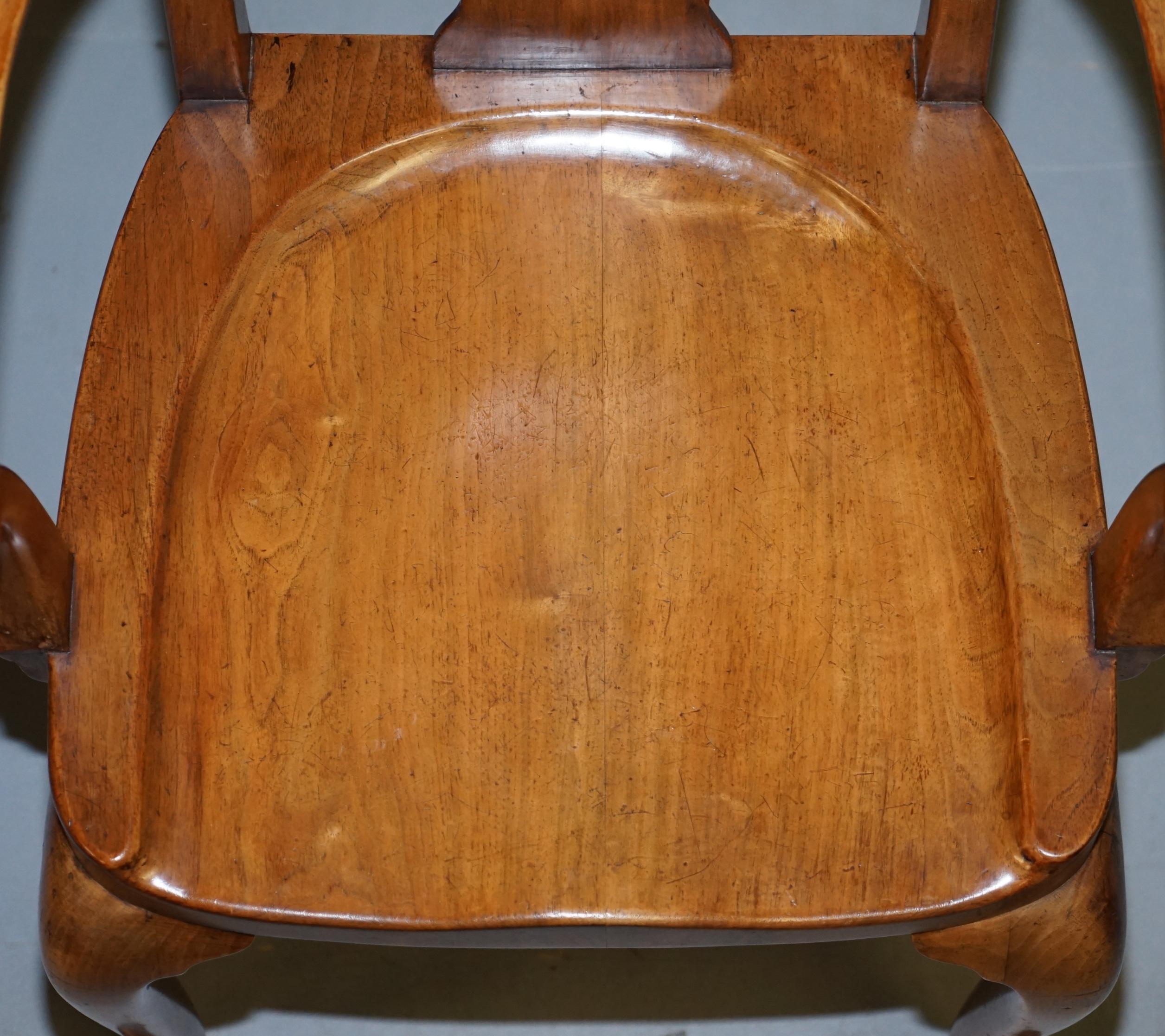 Schöner viktorianischer Howard & Son's Vollständig gestempelter Büro-Schreibtischsessel aus Nussbaumholz im Angebot 1