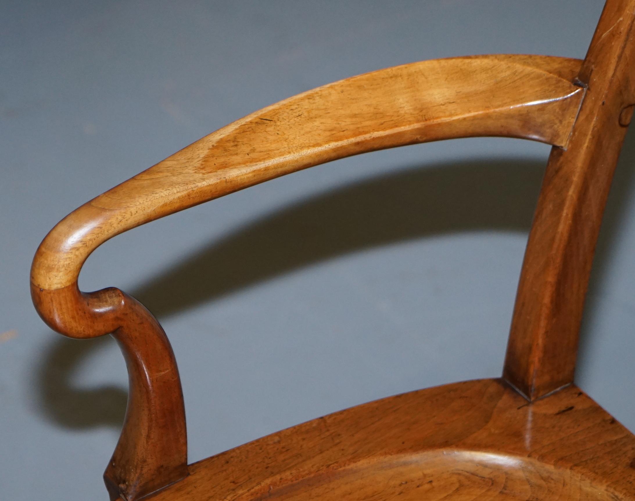 Schöner viktorianischer Howard & Son's Vollständig gestempelter Büro-Schreibtischsessel aus Nussbaumholz im Angebot 2