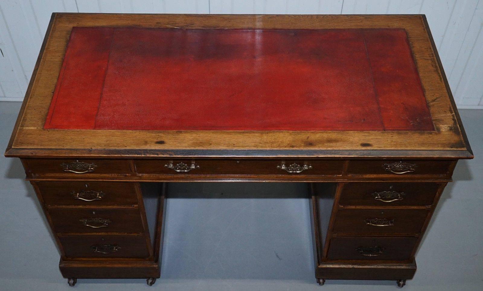 We are delighted to offer for sale this lovely period Victorian light mahogany twin pedestal partner desk

A good looking well made and functional piece that divides into three easy to transport pieces. The timber has been deep cleaned hand