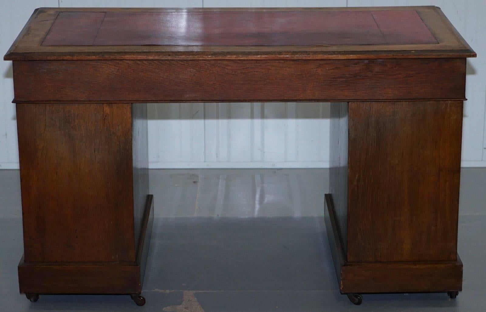 Hand-Carved Lovely Victorian Light Mahogany Twin Pedestal Partner Desk Original Handles Rare