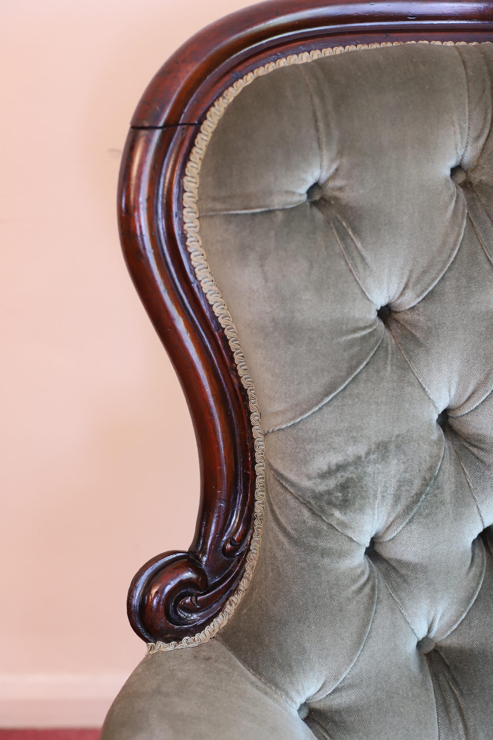 Lovely Victorian Oak  Armchair For Sale 1