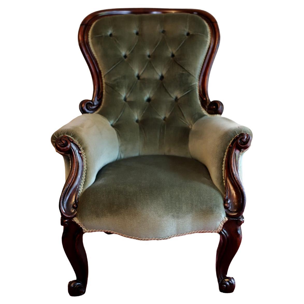 Lovely Victorian Oak  Armchair For Sale