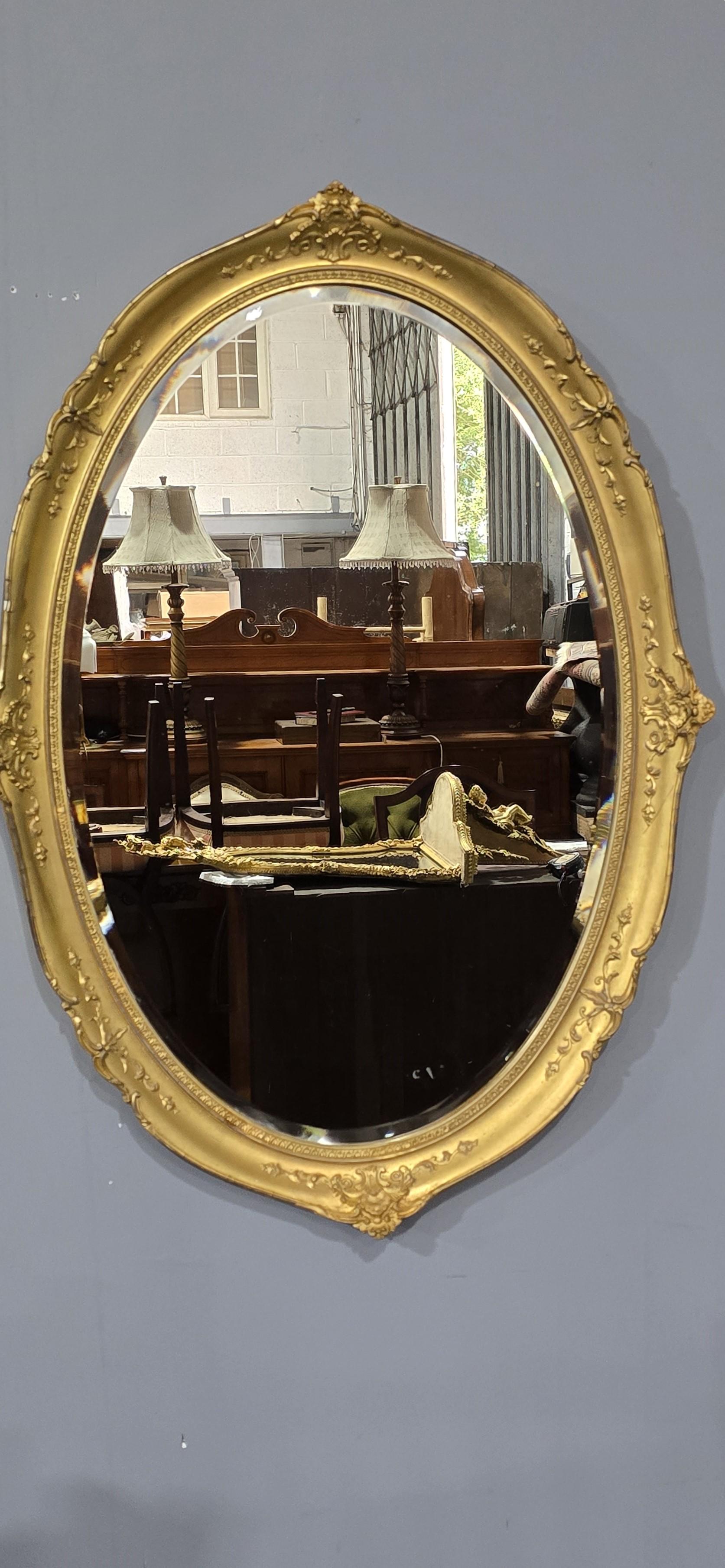 A very nice English gilt oval wall mirror, with bevelled plate, can be hung portrait or landscape.

35.5